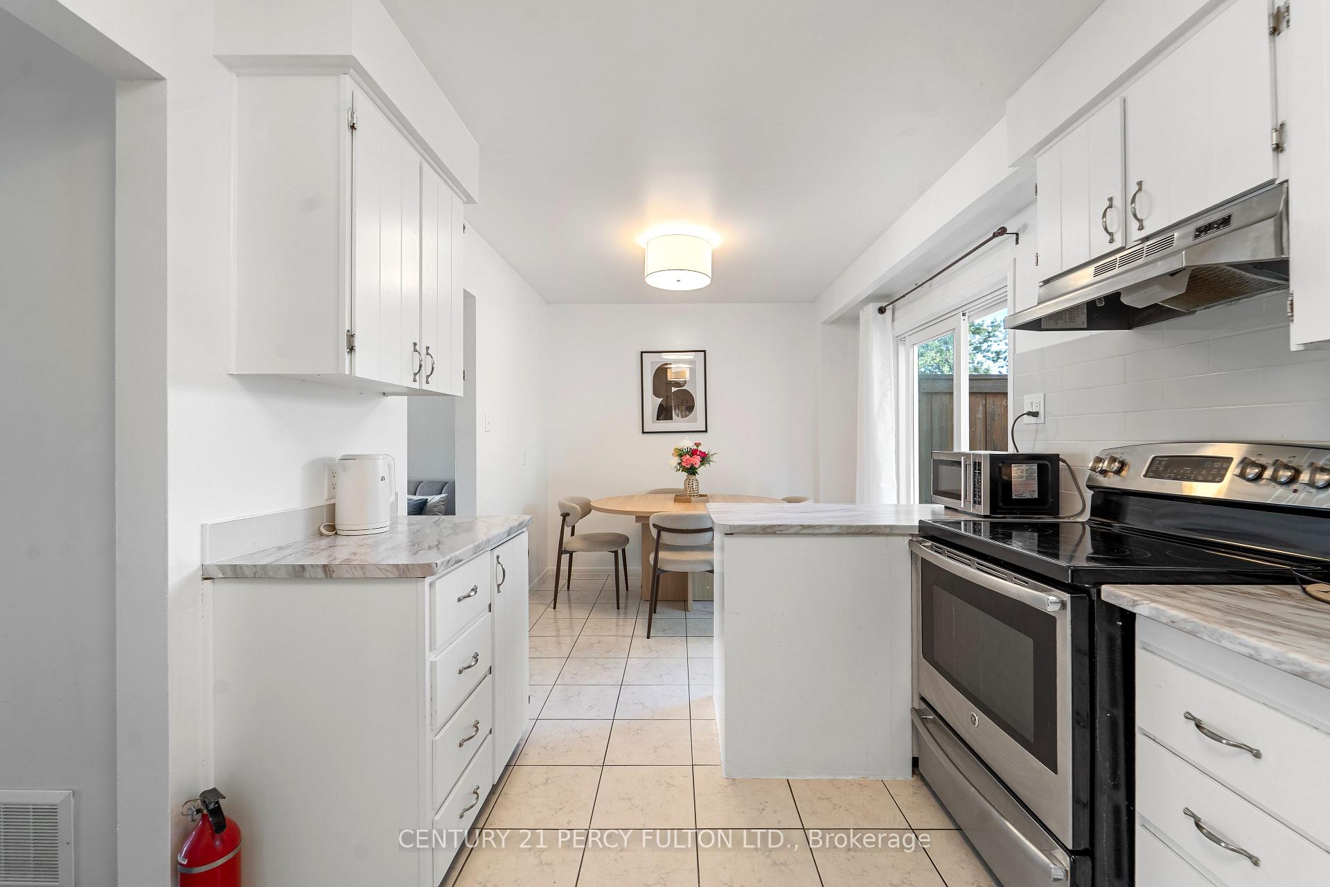 Photo 8 of 98 Doreen Crescent, Clarington, Bowmanville — HOMEH