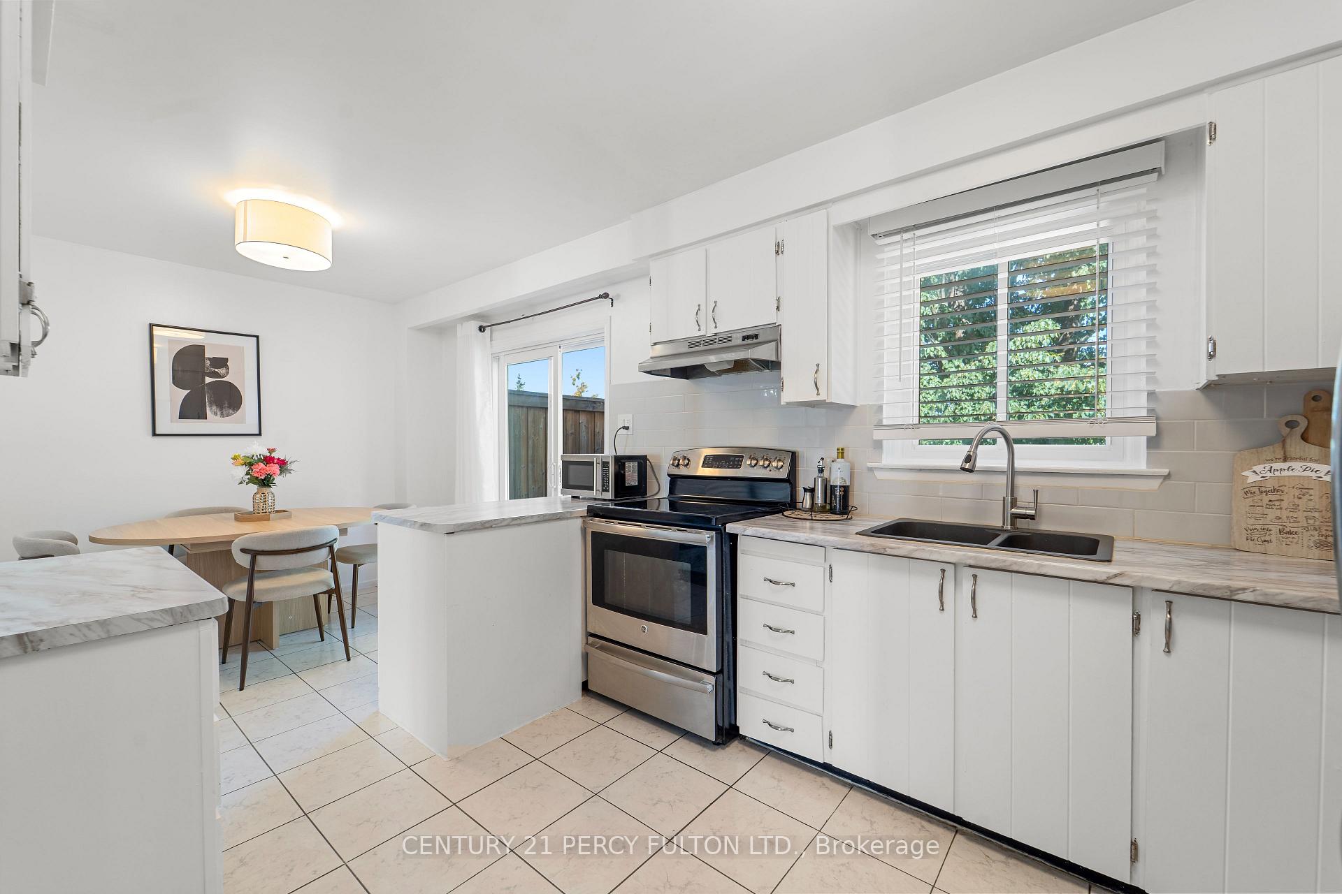 Photo 9 of 98 Doreen Crescent, Clarington, Bowmanville — HOMEH