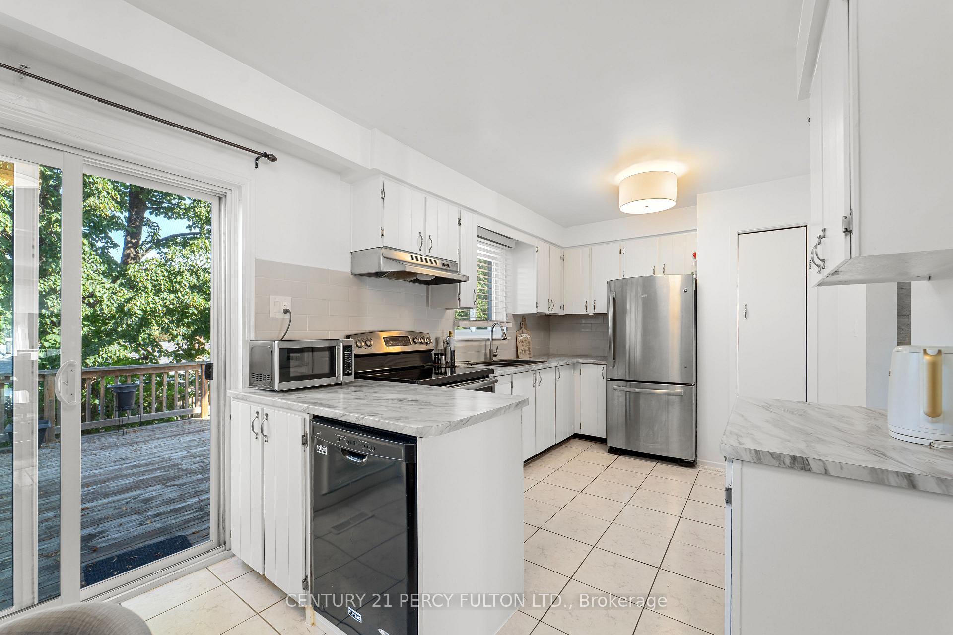 Photo 10 of 98 Doreen Crescent, Clarington, Bowmanville — HOMEH