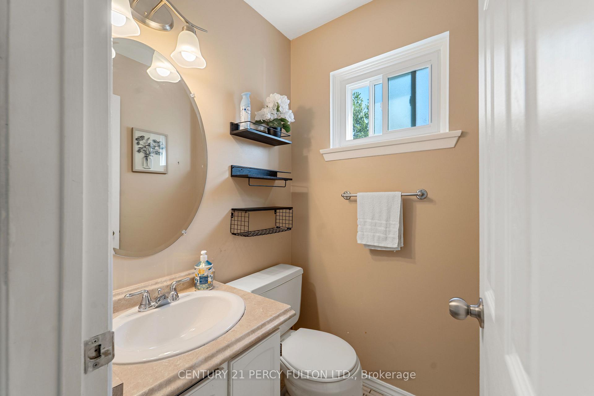 Photo 12 of 98 Doreen Crescent, Clarington, Bowmanville — HOMEH