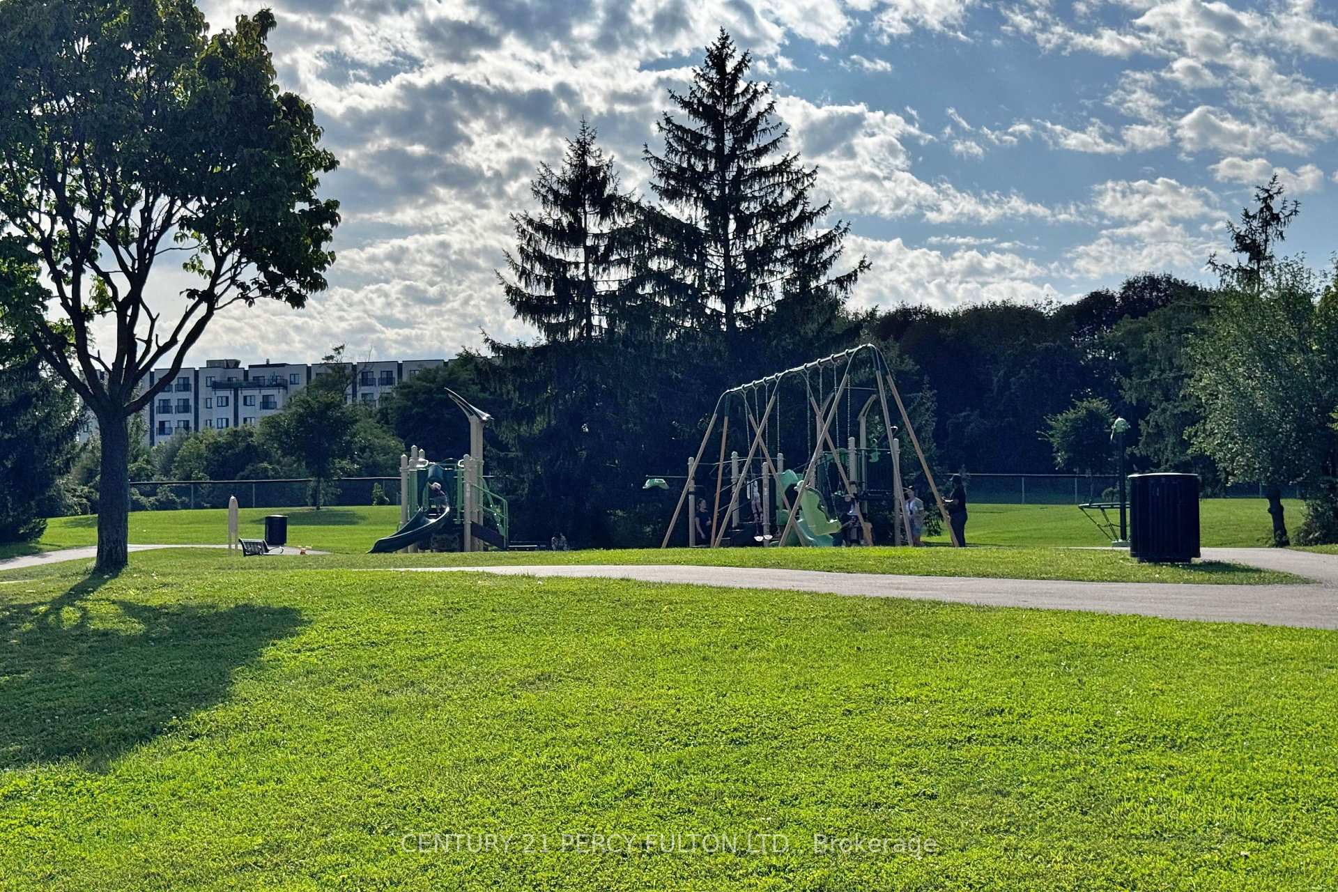 Photo 38 of 98 Doreen Crescent, Clarington, Bowmanville — HOMEH