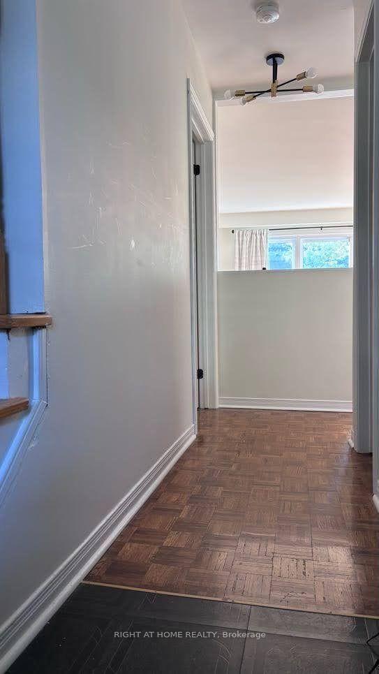 Photo 4 of 584 Forestwood Crescent, Burlington, Appleby — HOMEH