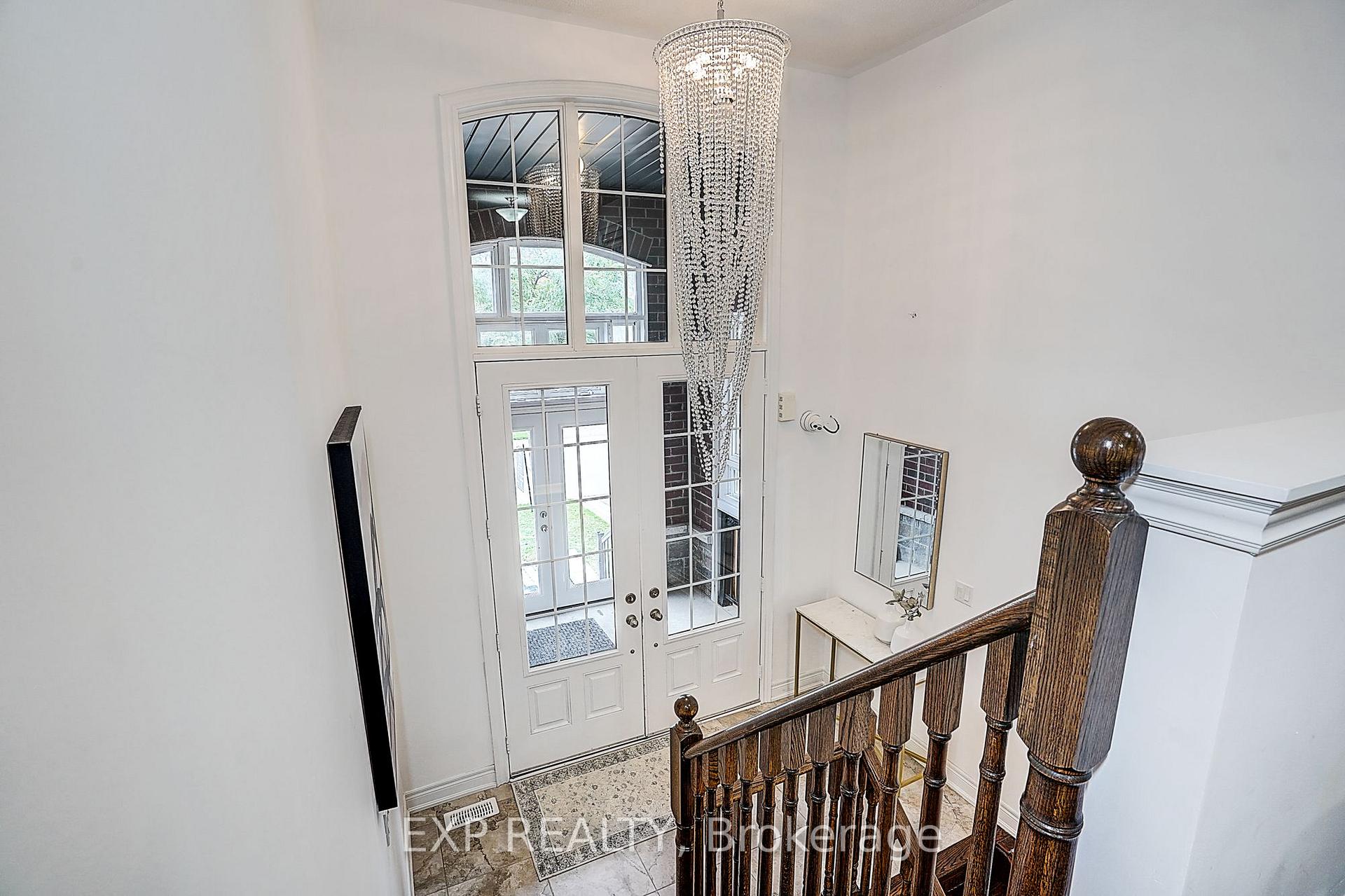 Photo 2 of 574 Sweetwater Crescent, Newmarket, Glenway Estates — HOMEH