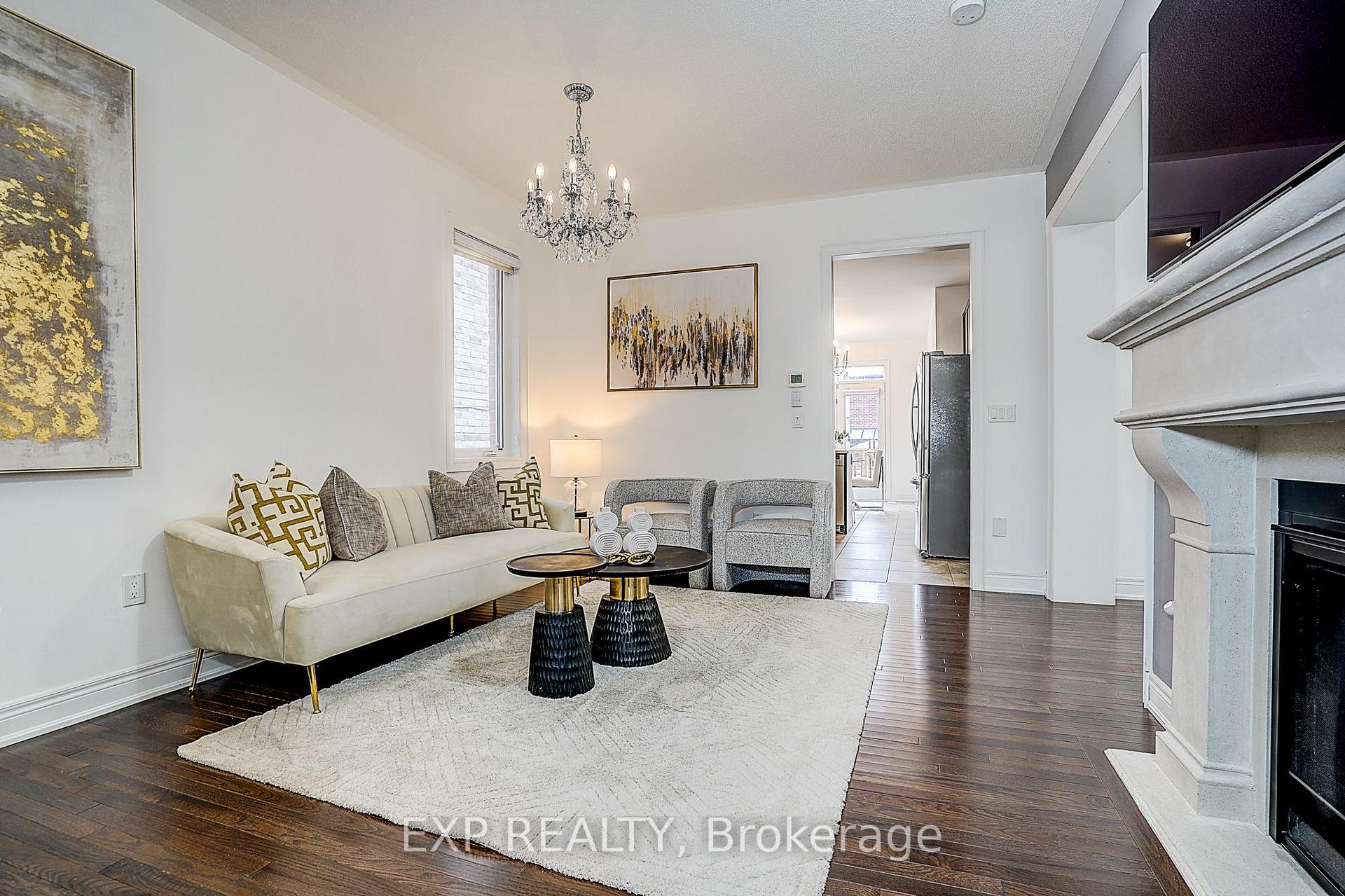 Photo 5 of 574 Sweetwater Crescent, Newmarket, Glenway Estates — HOMEH