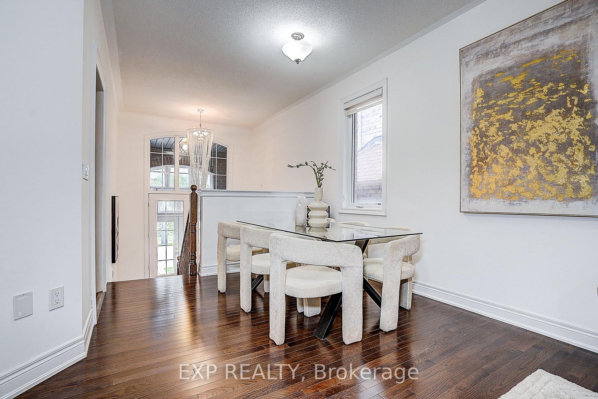 Photo 7 of 574 Sweetwater Crescent, Newmarket, Glenway Estates — HOMEH