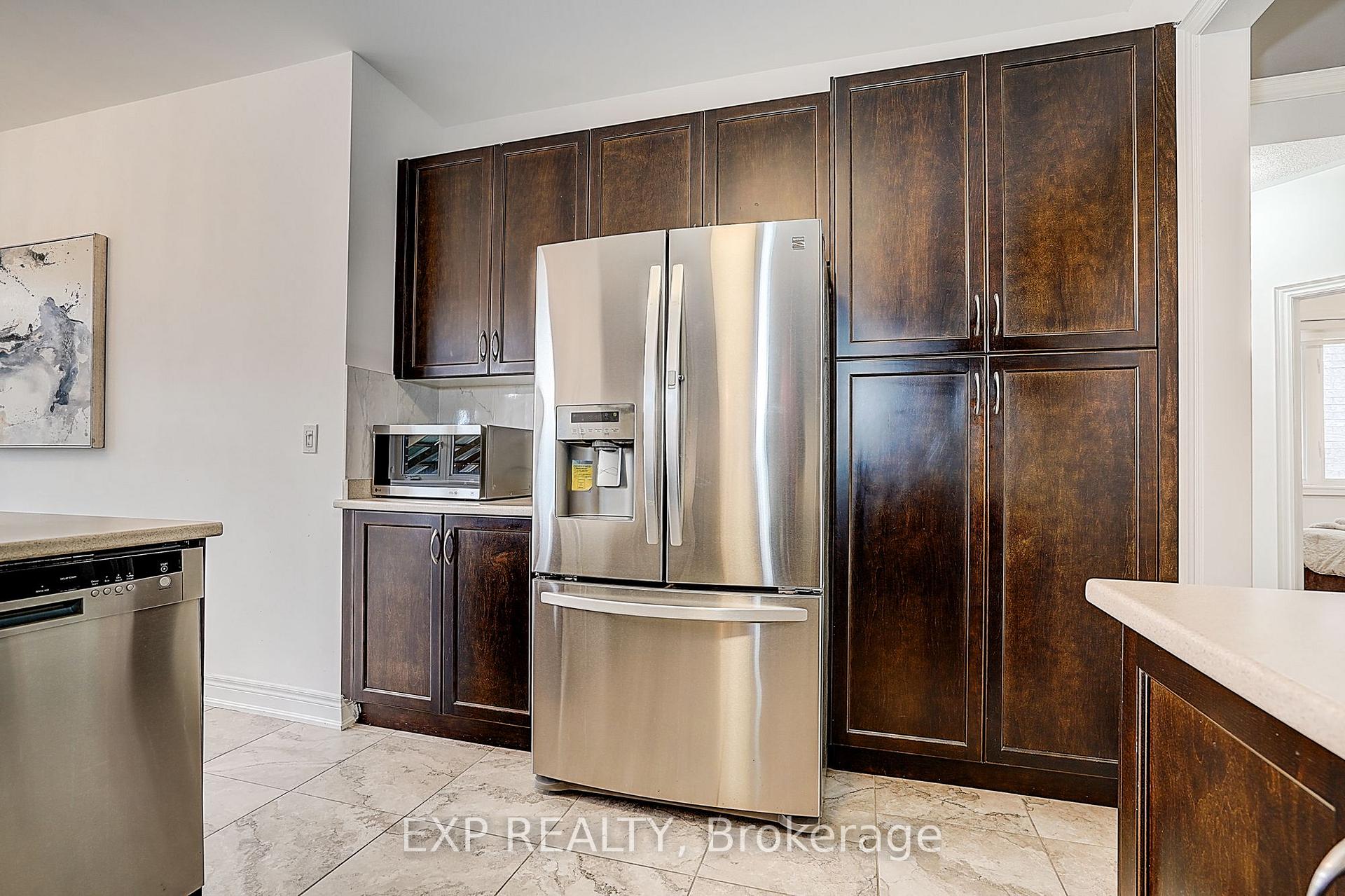 Photo 11 of 574 Sweetwater Crescent, Newmarket, Glenway Estates — HOMEH