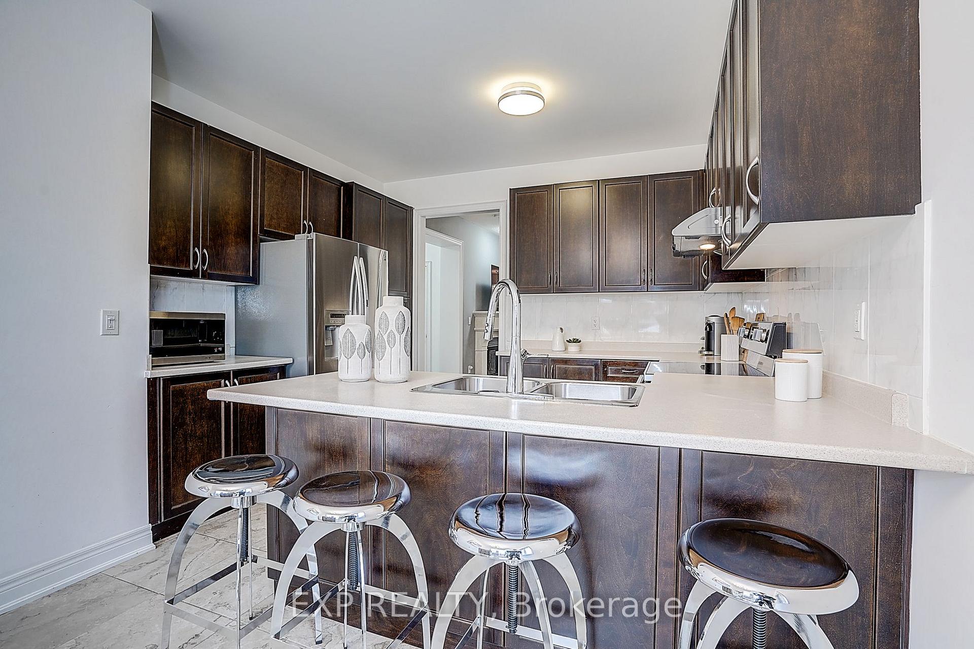 Photo 12 of 574 Sweetwater Crescent, Newmarket, Glenway Estates — HOMEH