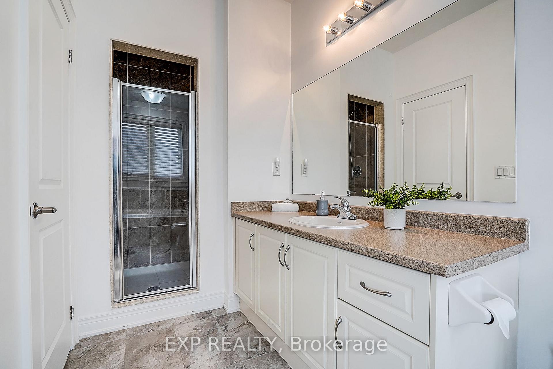 Photo 19 of 574 Sweetwater Crescent, Newmarket, Glenway Estates — HOMEH