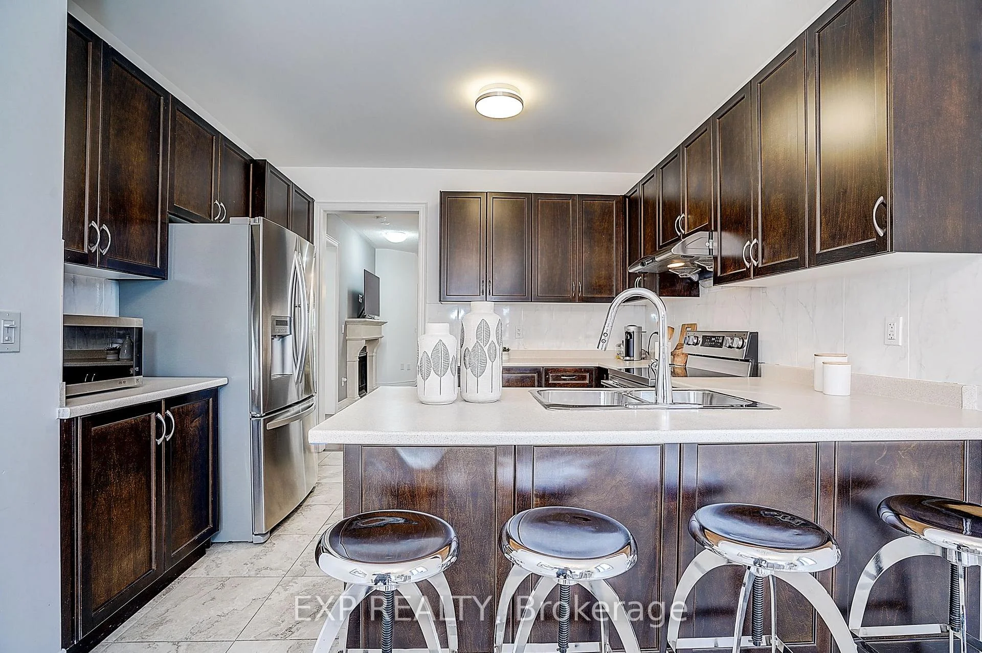 Photo 13 of 574 Sweetwater Crescent, Newmarket, Glenway Estates — HOMEH