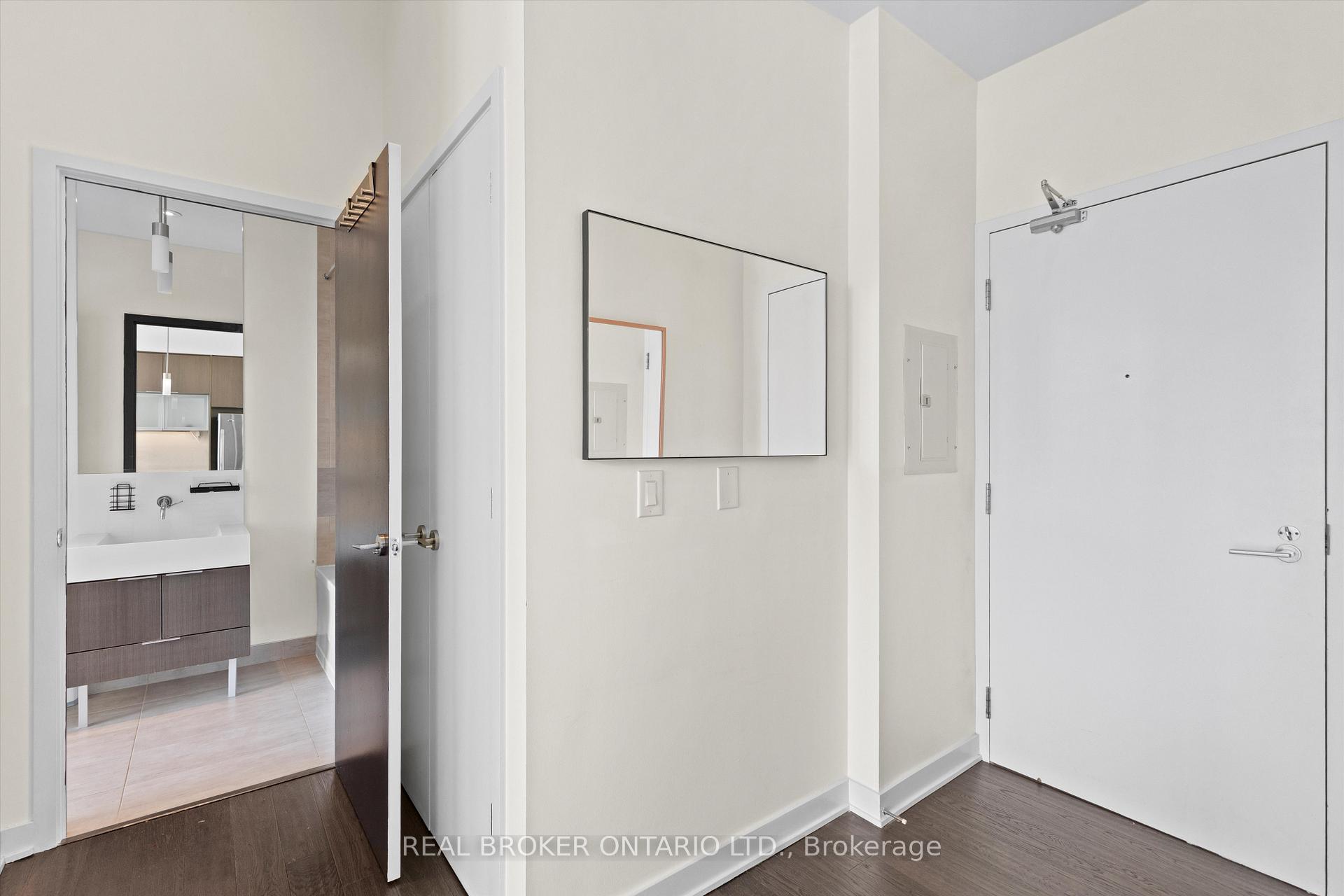 Photo 4 of Unit 4403, 110 Charles Street E, Toronto, Church-Yonge Corridor — HOMEH