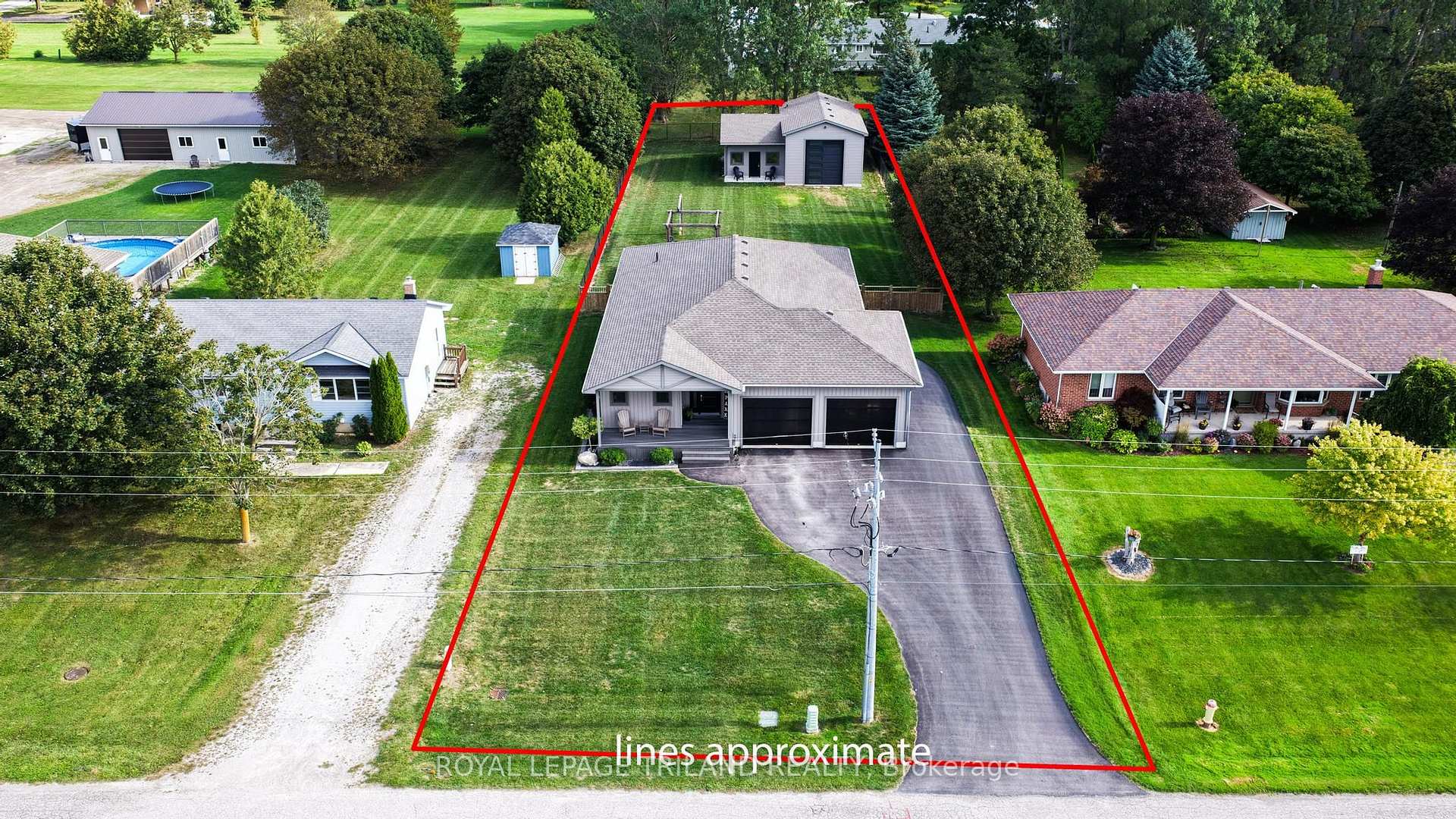 Photo 4 of 51 Park Street, Huron-Kinloss — HOMEH