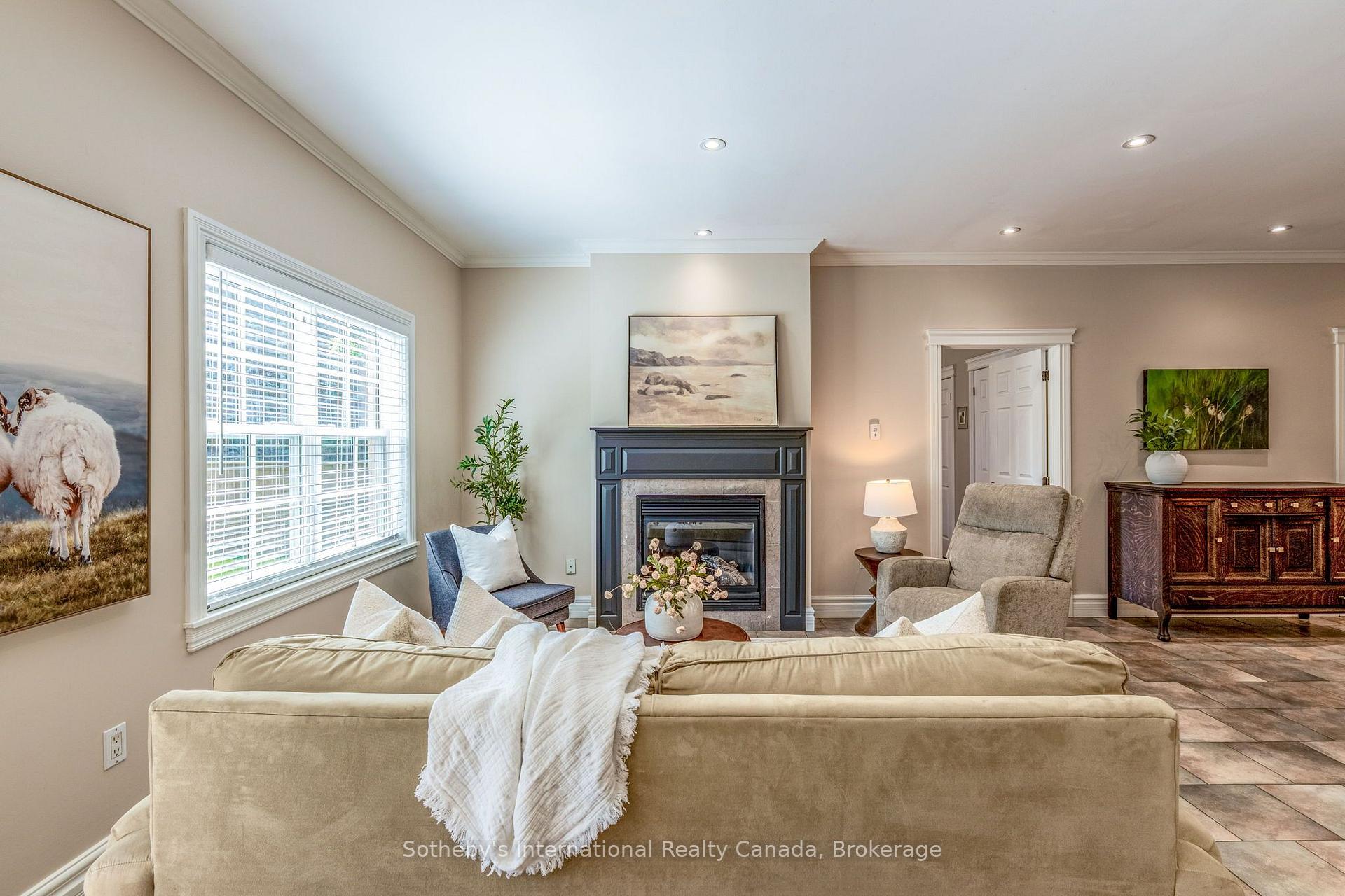 Photo 11 of 75 Edward Street E, Clearview, Creemore — HOMEH