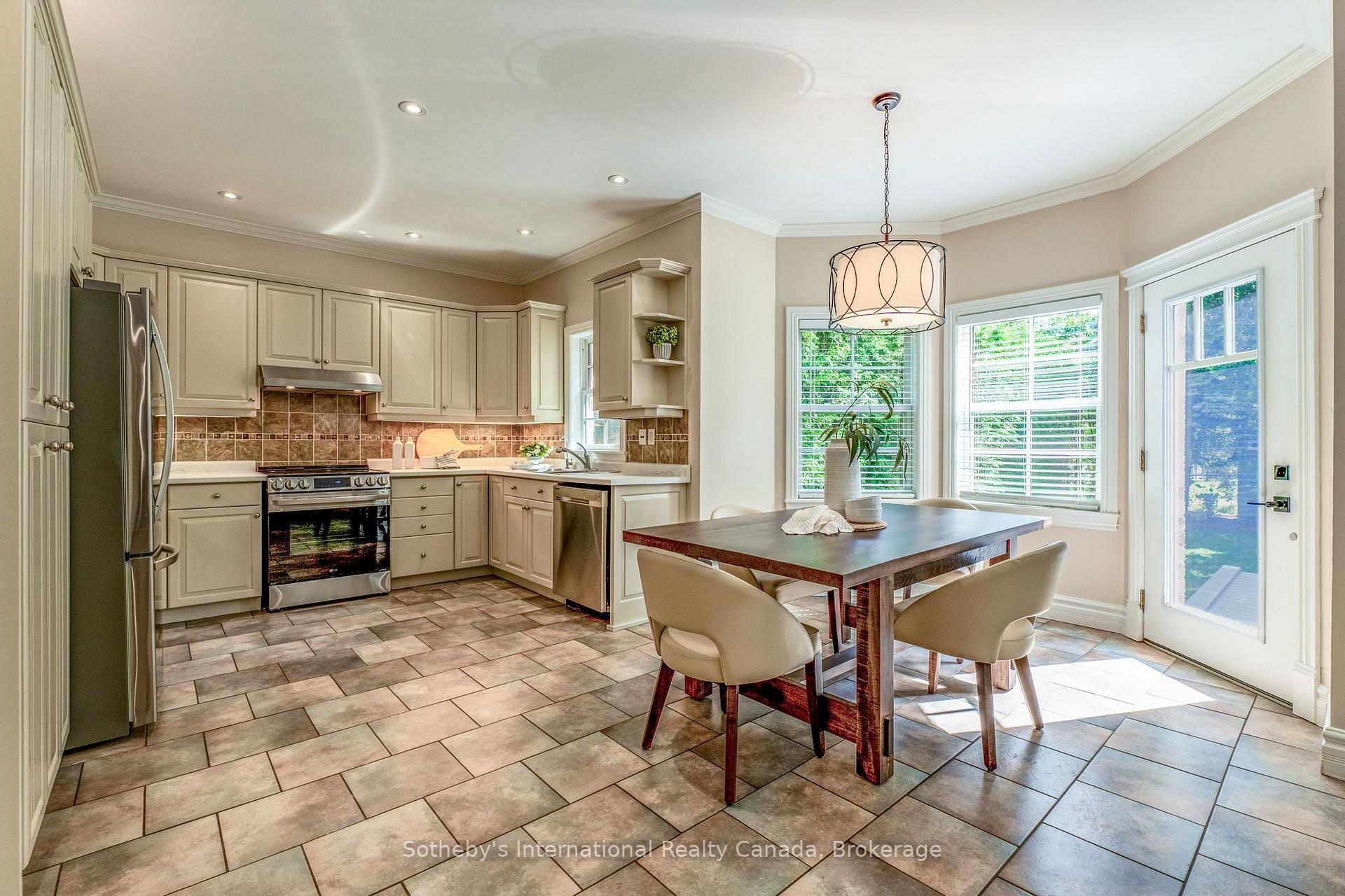 Photo 13 of 75 Edward Street E, Clearview, Creemore — HOMEH