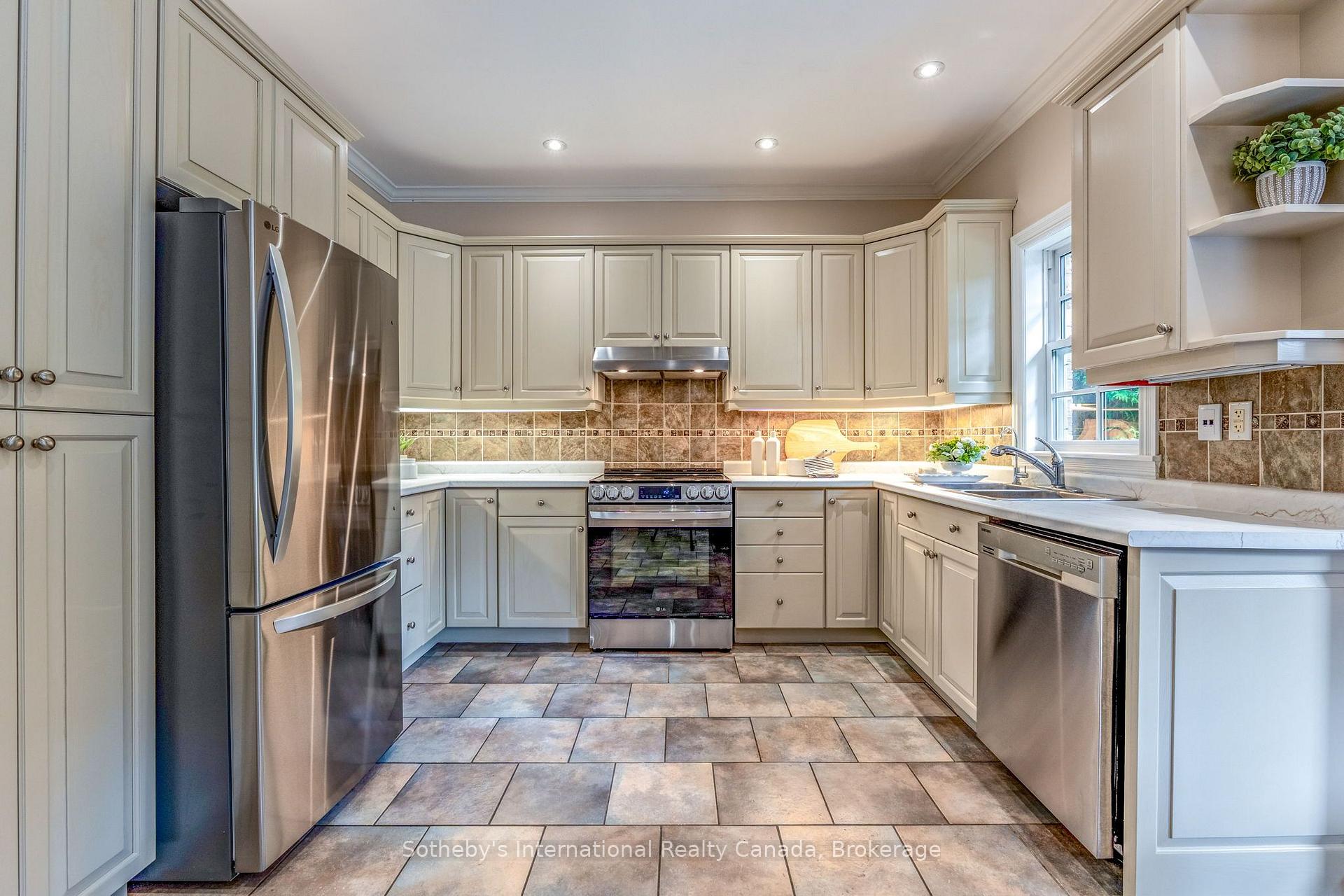 Photo 15 of 75 Edward Street E, Clearview, Creemore — HOMEH