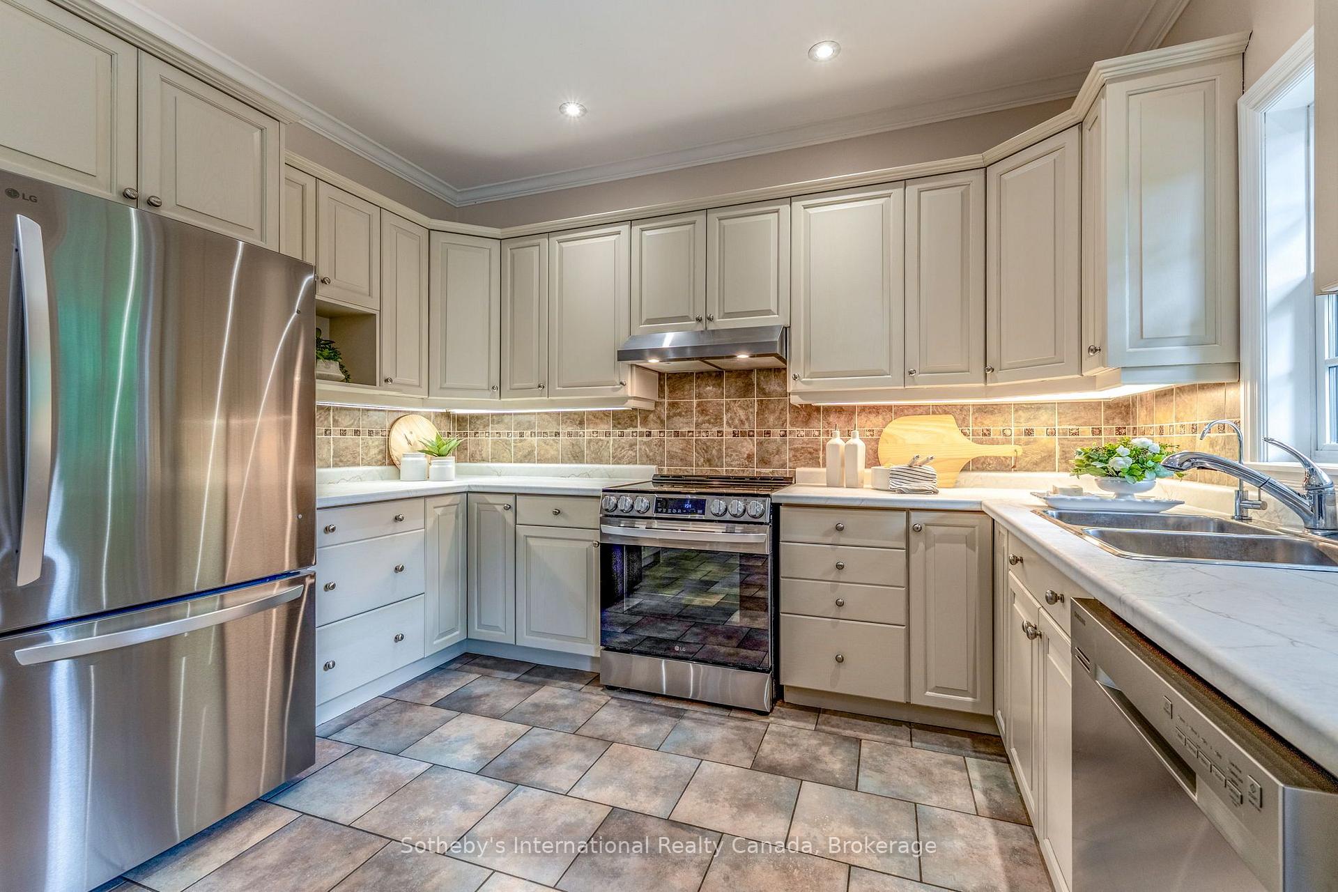 Photo 16 of 75 Edward Street E, Clearview, Creemore — HOMEH