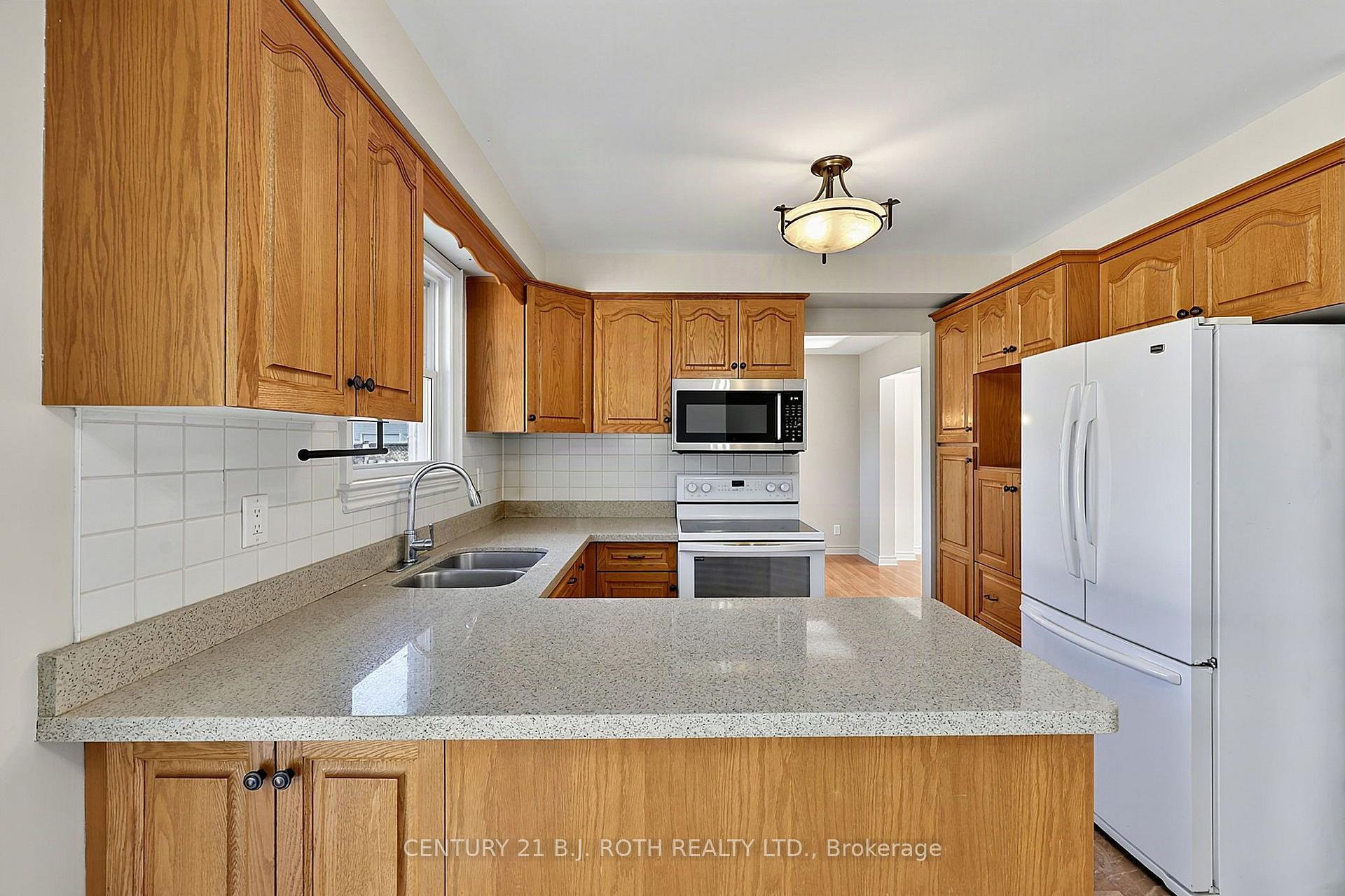 Photo 12 of 104 Woodside Drive, Orillia — HOMEH