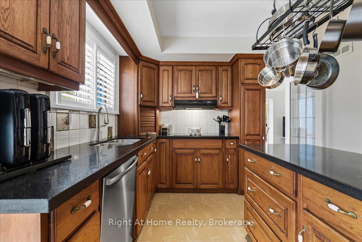 Photo 17 of 1252 Britannia Road, Burlington, Rural Burlington — HOMEH