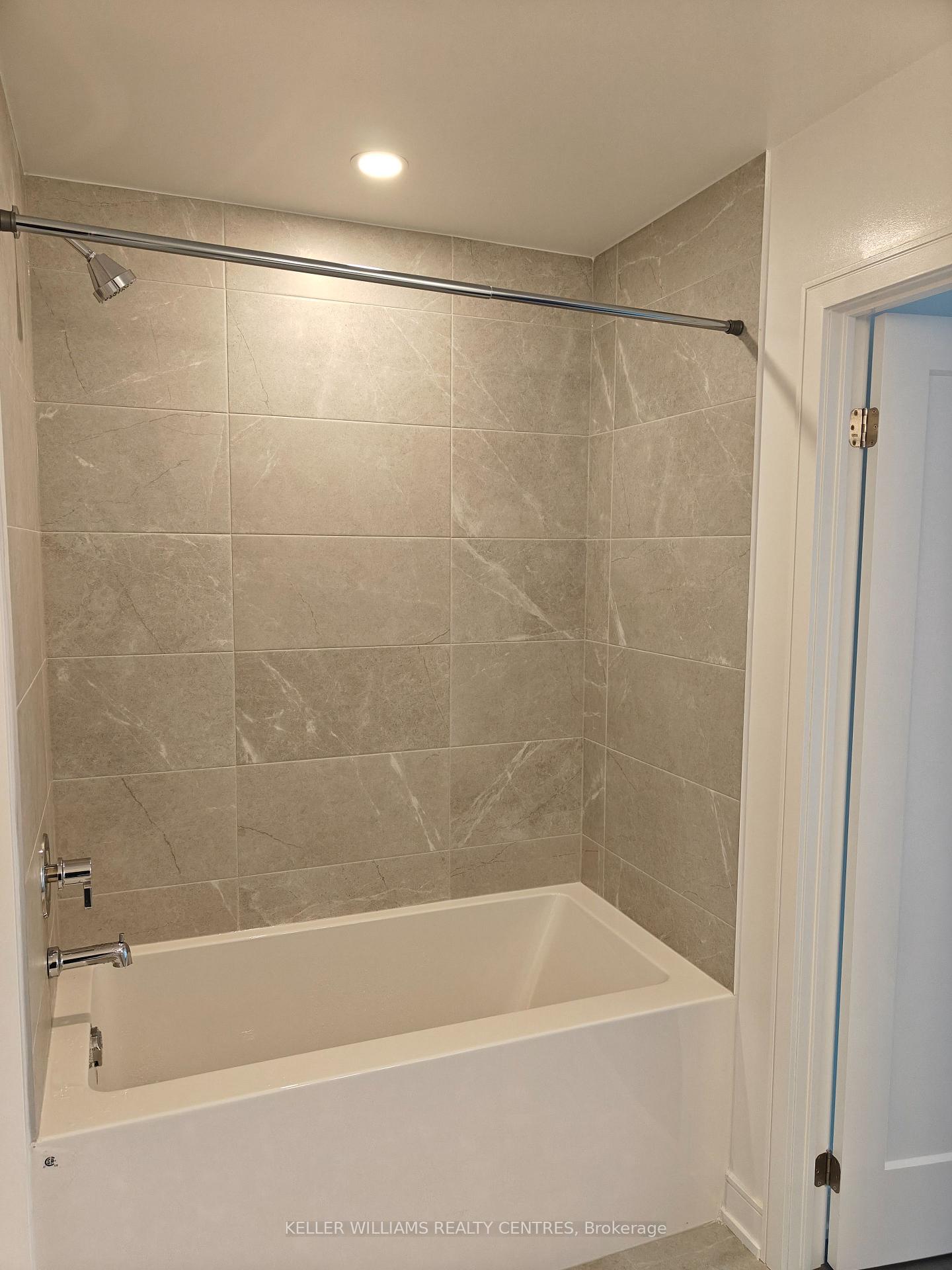 Photo 11 of Unit 1108, 705 Davis Drive, Newmarket, Huron Heights-Leslie Valley — HOMEH