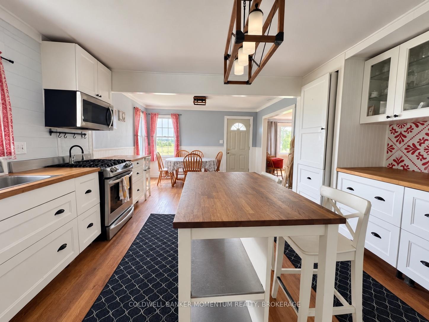 Photo 3 of 935 Twenty Road, Pelham, North Pelham — HOMEH