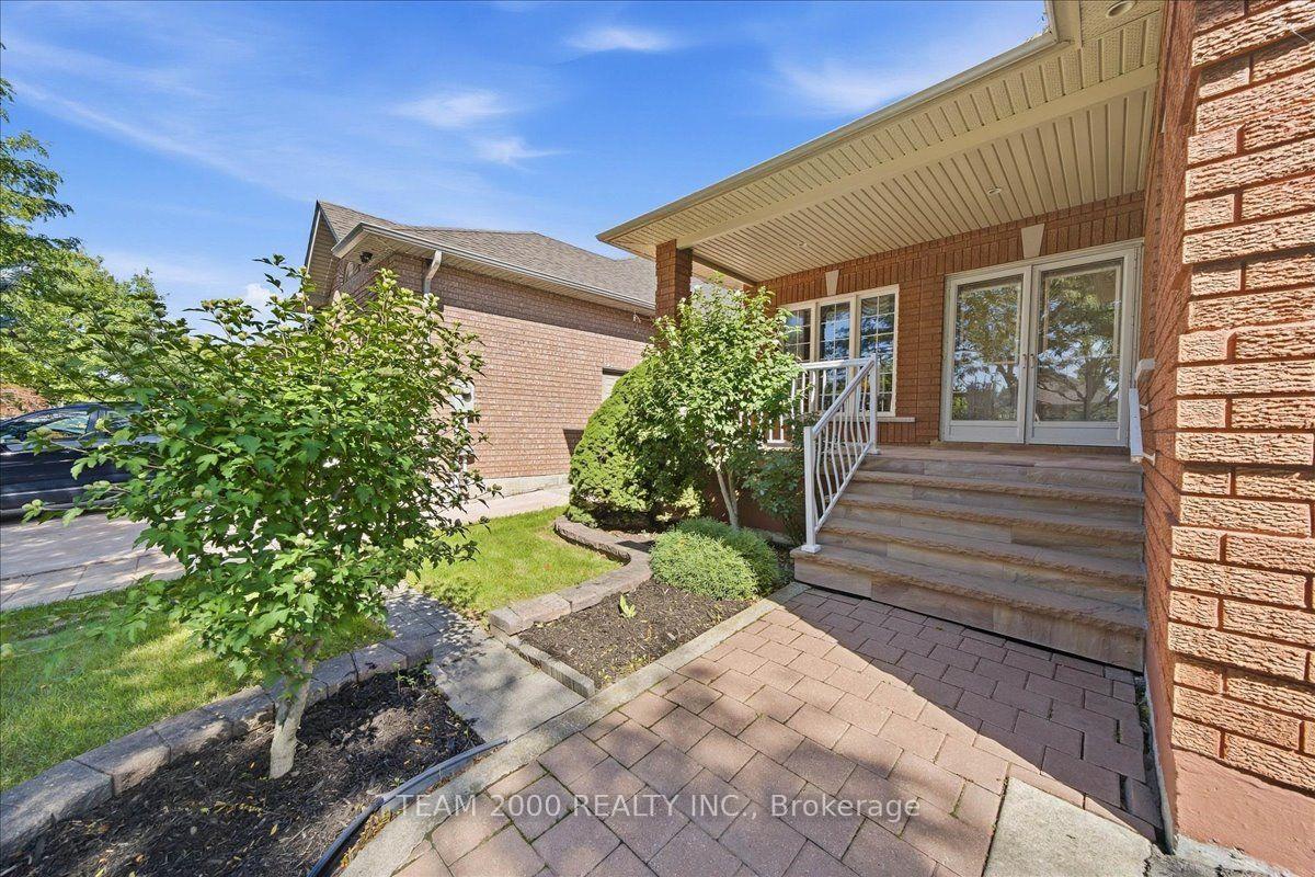 Photo 10 of 17 Brasswinds Court, Vaughan, West Woodbridge — HOMEH
