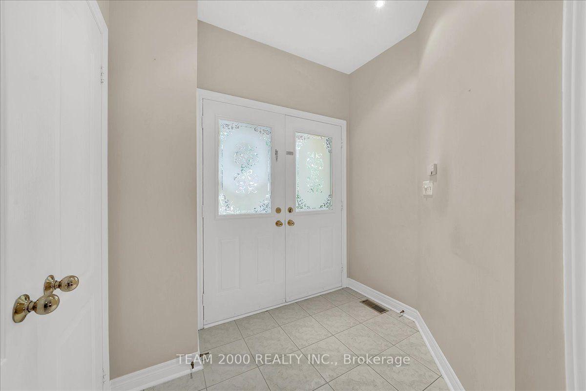Photo 5 of 17 Brasswinds Court, Vaughan, West Woodbridge — HOMEH