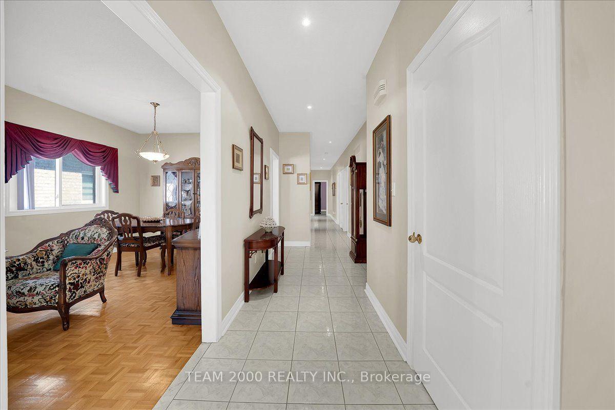 Photo 6 of 17 Brasswinds Court, Vaughan, West Woodbridge — HOMEH