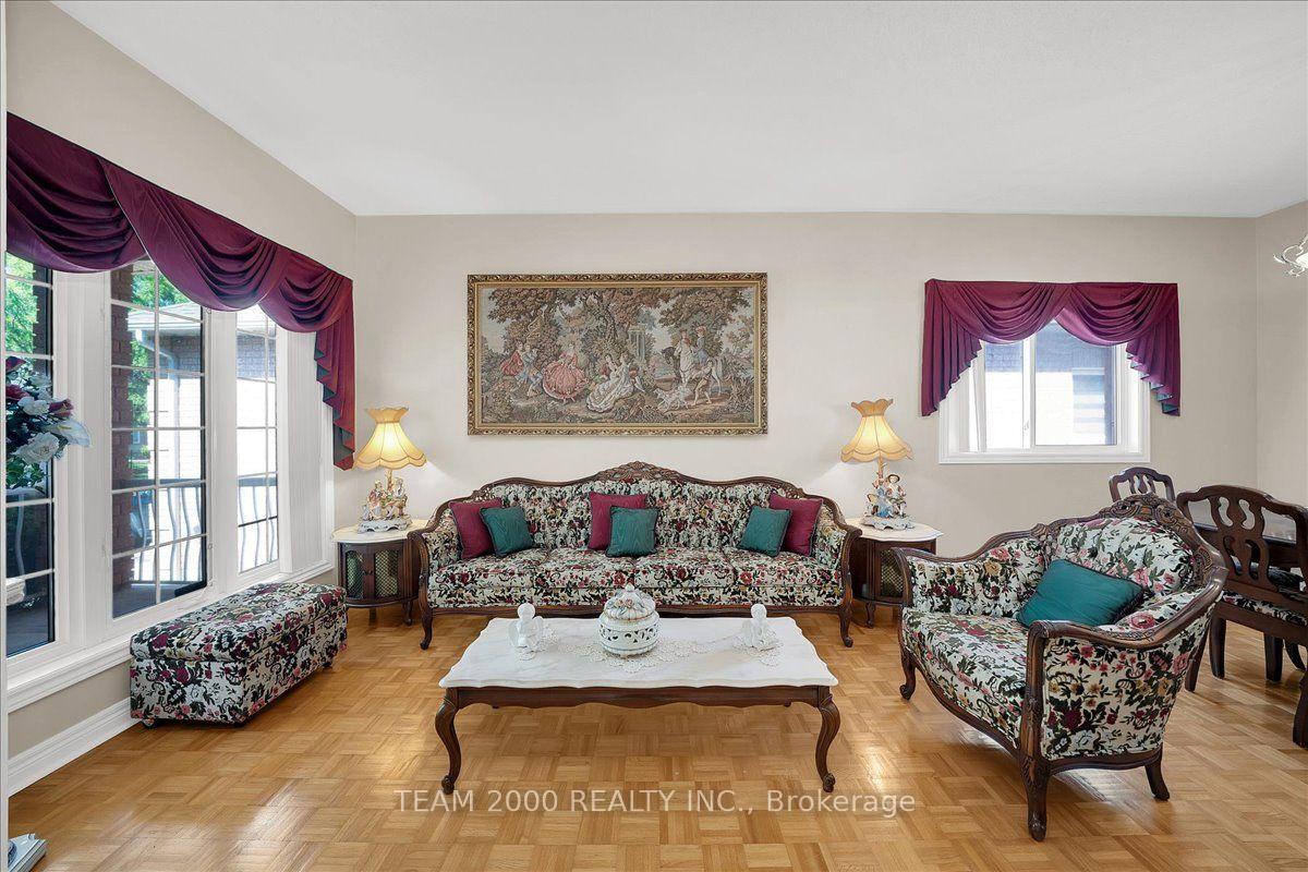 Photo 11 of 17 Brasswinds Court, Vaughan, West Woodbridge — HOMEH