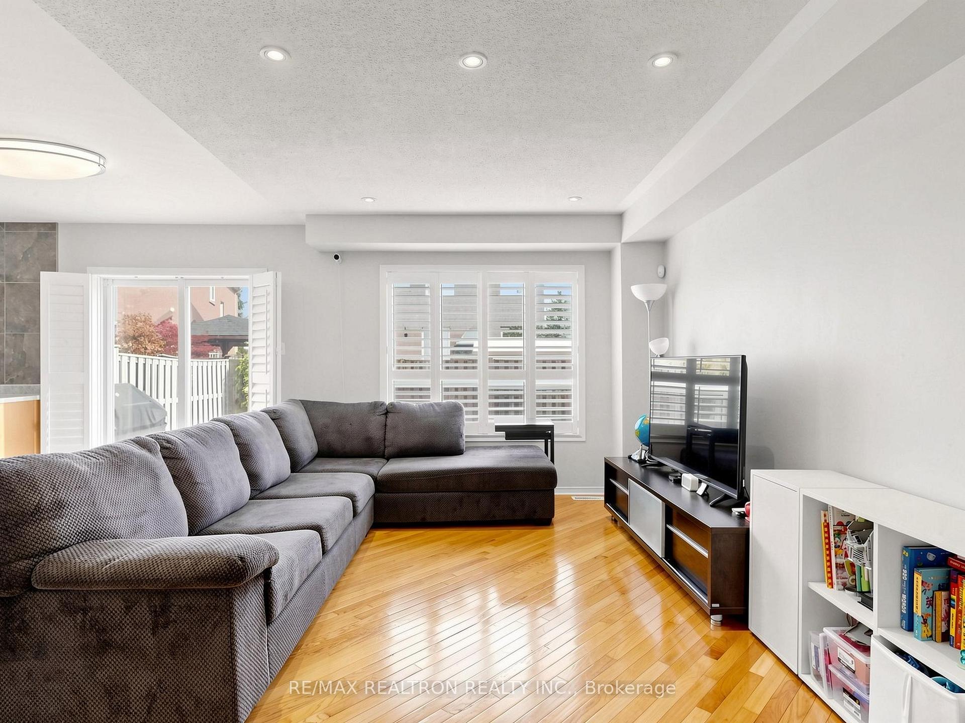 Photo 4 of 13 Stotts Crescent, Markham, Wismer — HOMEH
