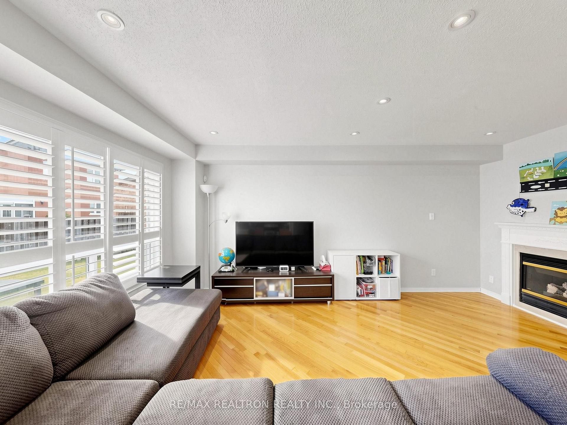 Photo 5 of 13 Stotts Crescent, Markham, Wismer — HOMEH