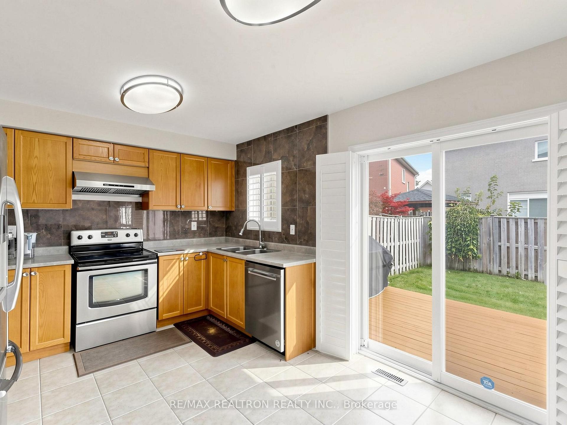 Photo 6 of 13 Stotts Crescent, Markham, Wismer — HOMEH