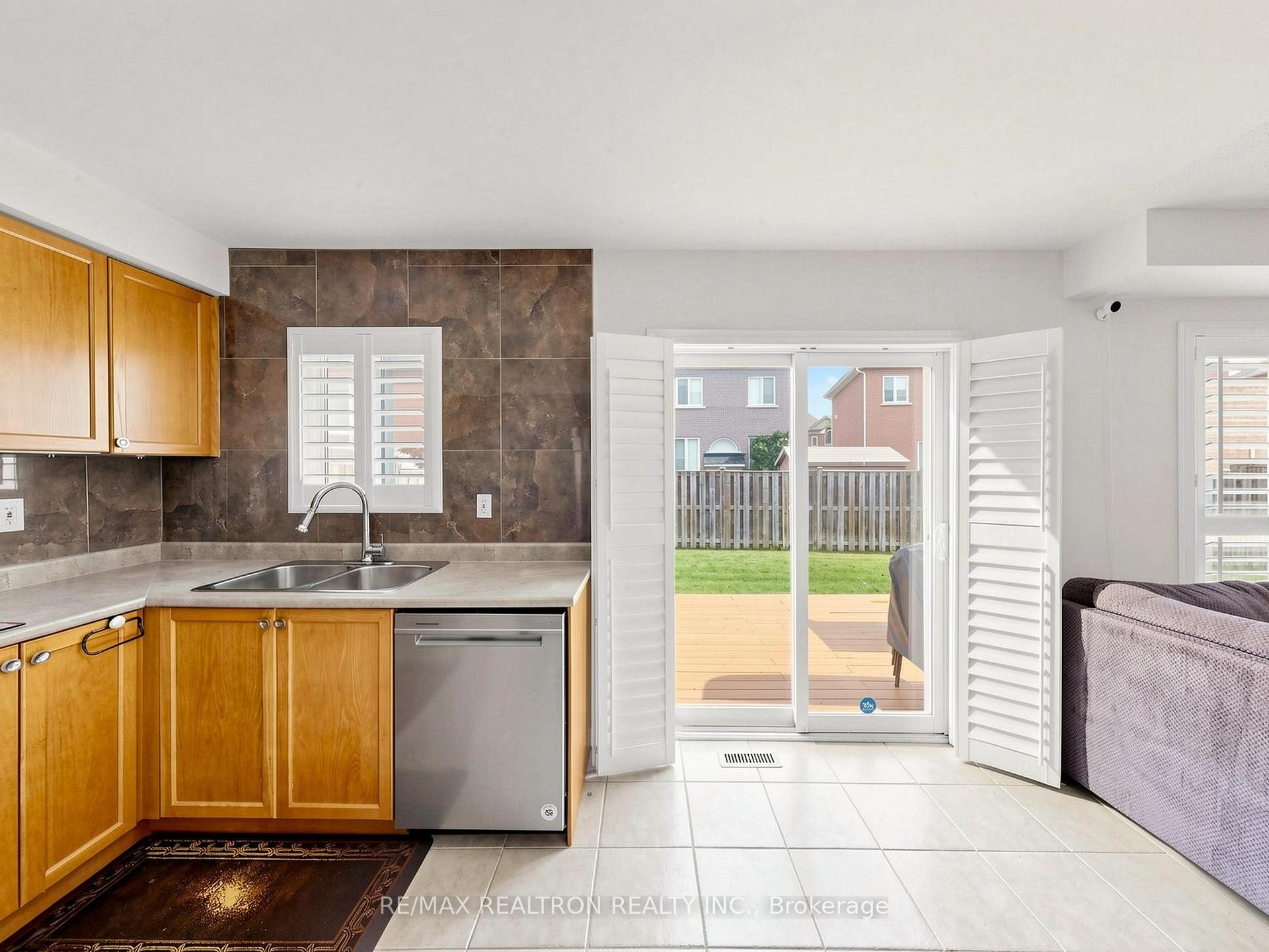 Photo 9 of 13 Stotts Crescent, Markham, Wismer — HOMEH
