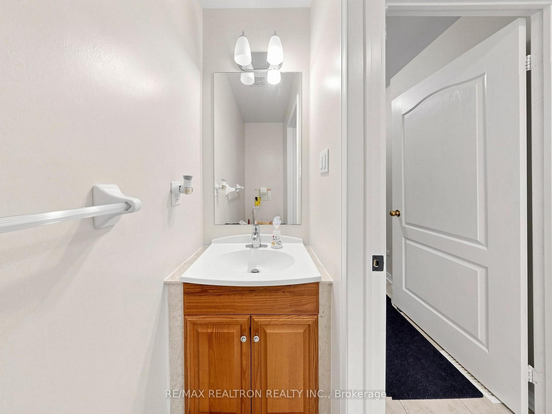 Photo 15 of 13 Stotts Crescent, Markham, Wismer — HOMEH
