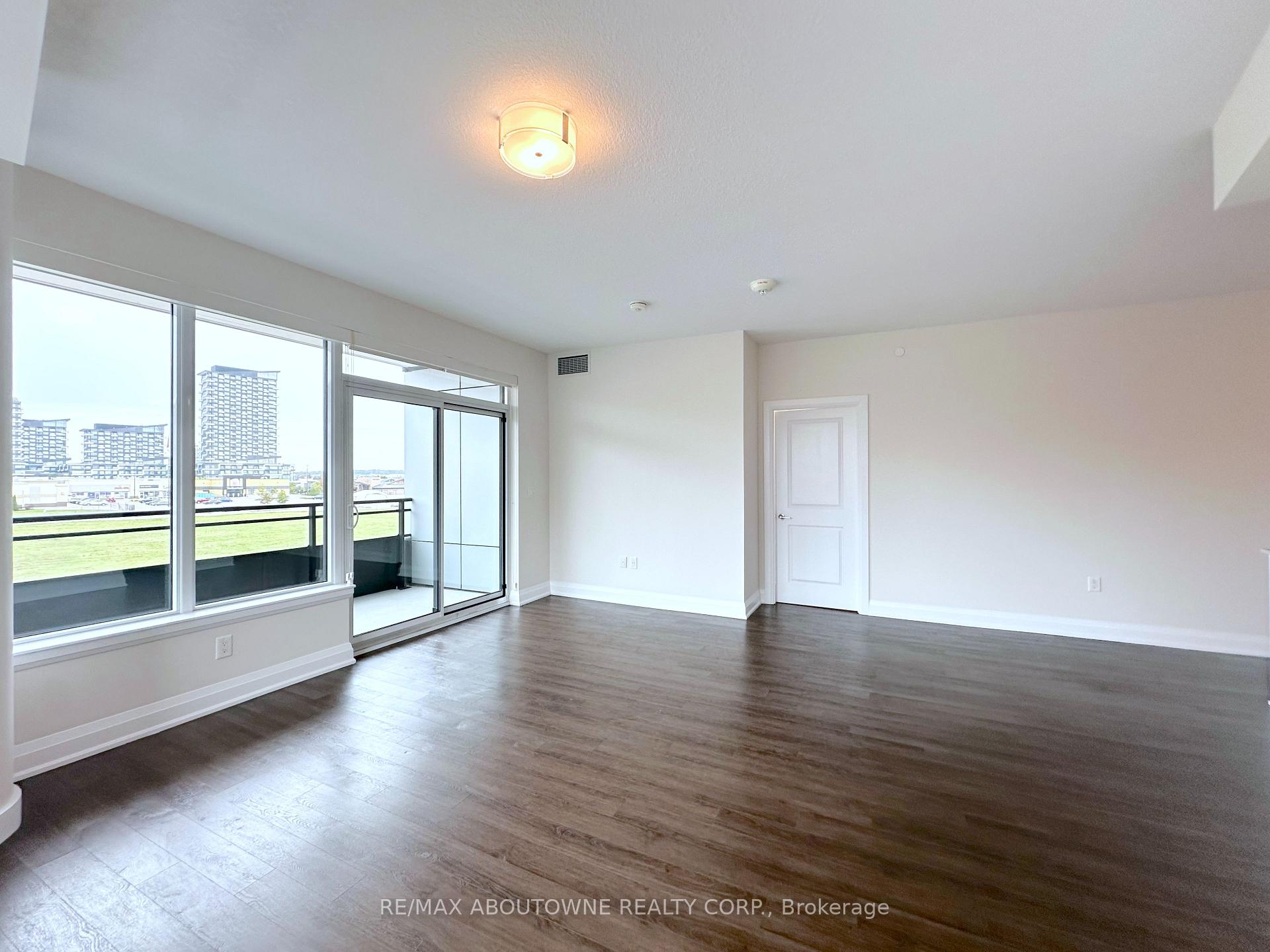 Photo 7 of Unit 421, 2333 Taunton Road, Oakville, River Oaks — HOMEH