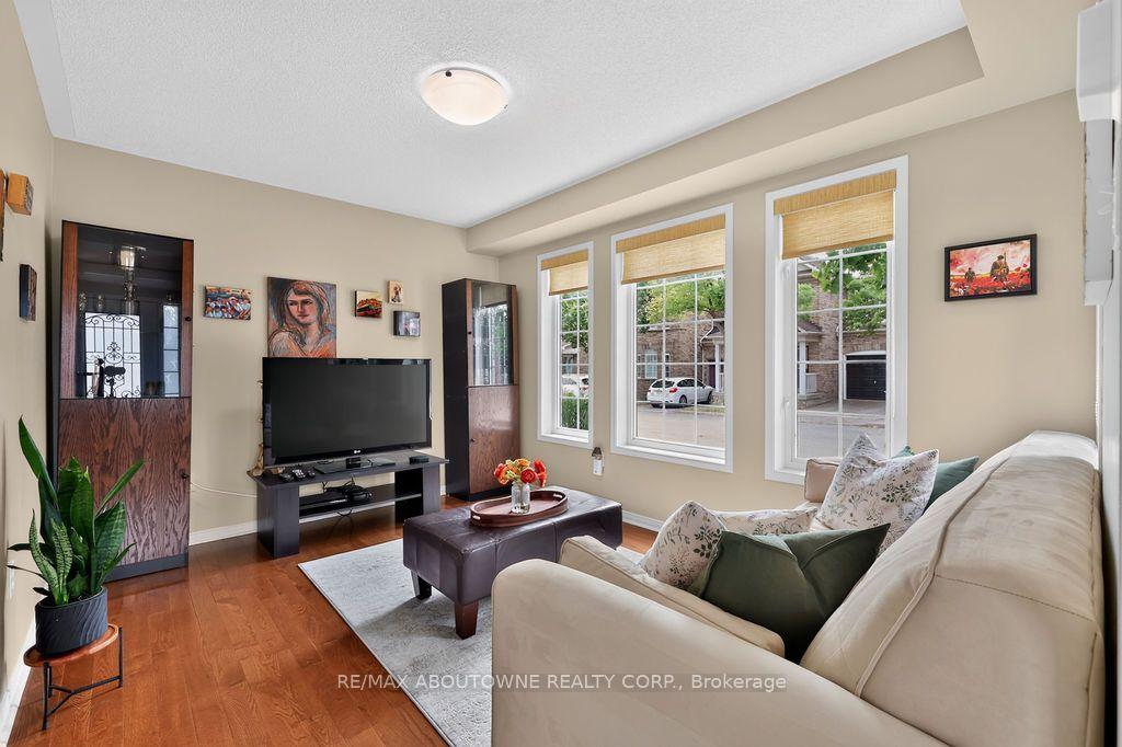 Photo 10 of 2261 Seton Crescent, Burlington, Orchard — HOMEH