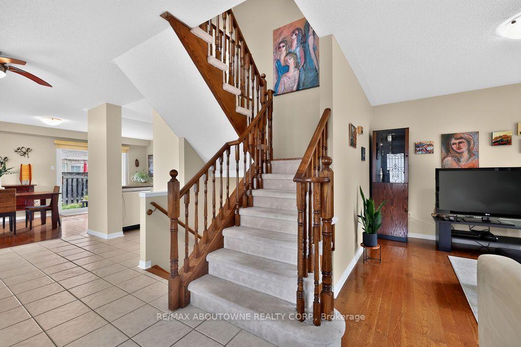 Photo 13 of 2261 Seton Crescent, Burlington, Orchard — HOMEH