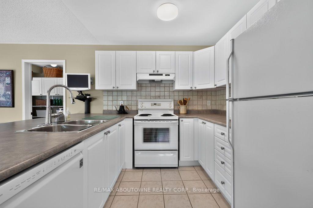 Photo 14 of 2261 Seton Crescent, Burlington, Orchard — HOMEH