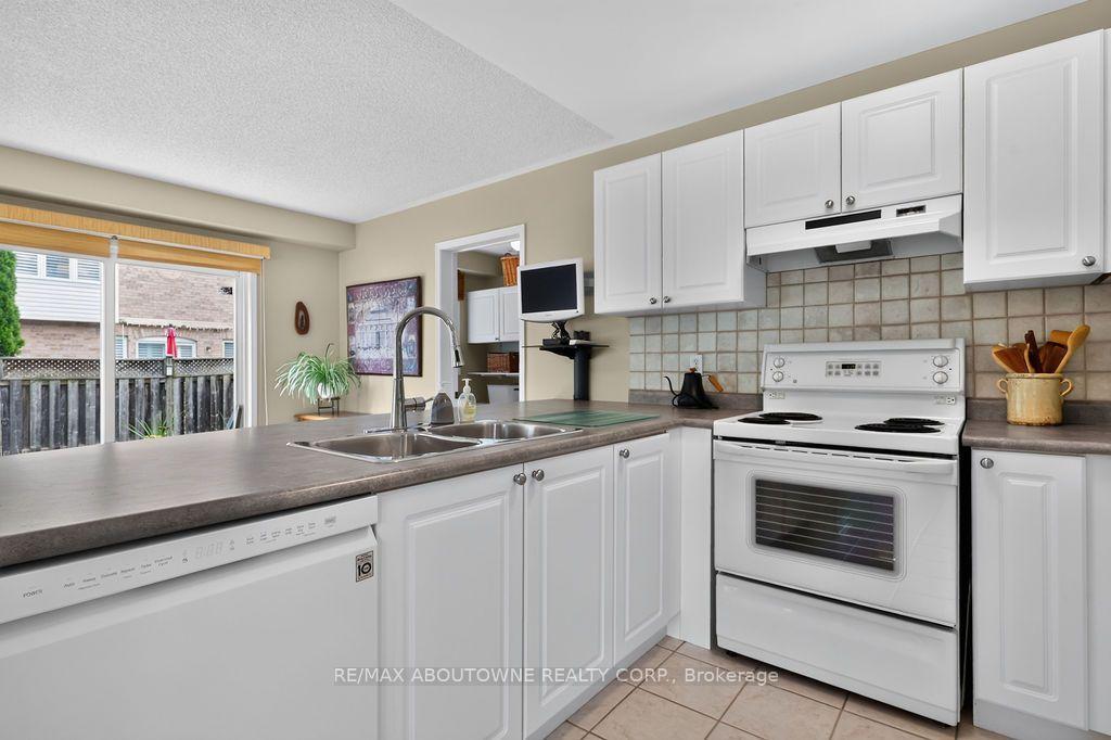 Photo 15 of 2261 Seton Crescent, Burlington, Orchard — HOMEH