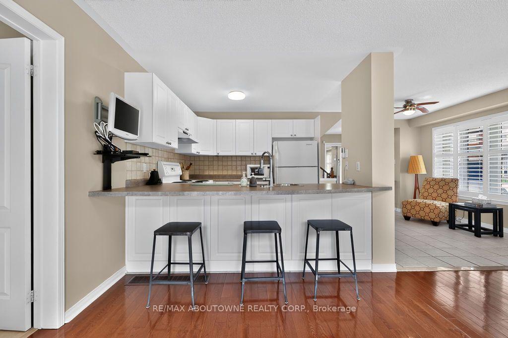 Photo 16 of 2261 Seton Crescent, Burlington, Orchard — HOMEH