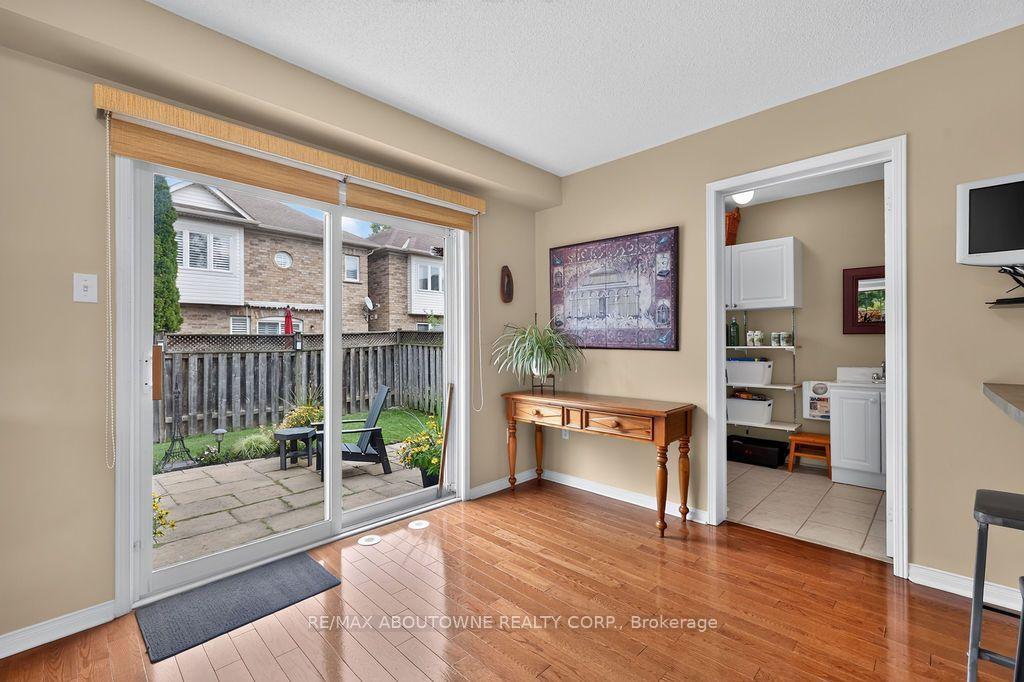 Photo 18 of 2261 Seton Crescent, Burlington, Orchard — HOMEH