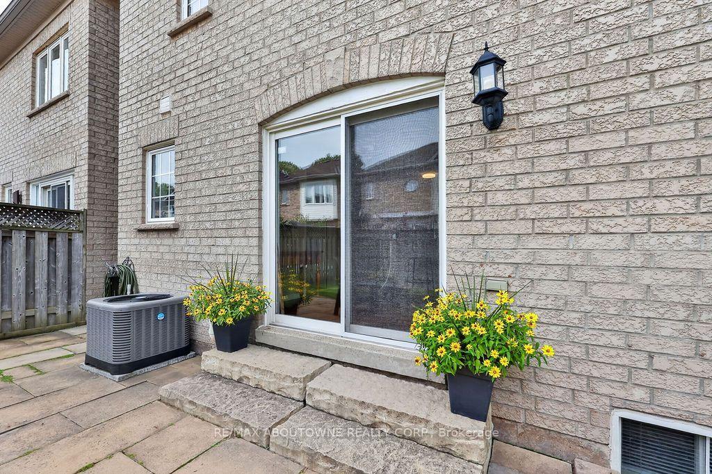 Photo 42 of 2261 Seton Crescent, Burlington, Orchard — HOMEH
