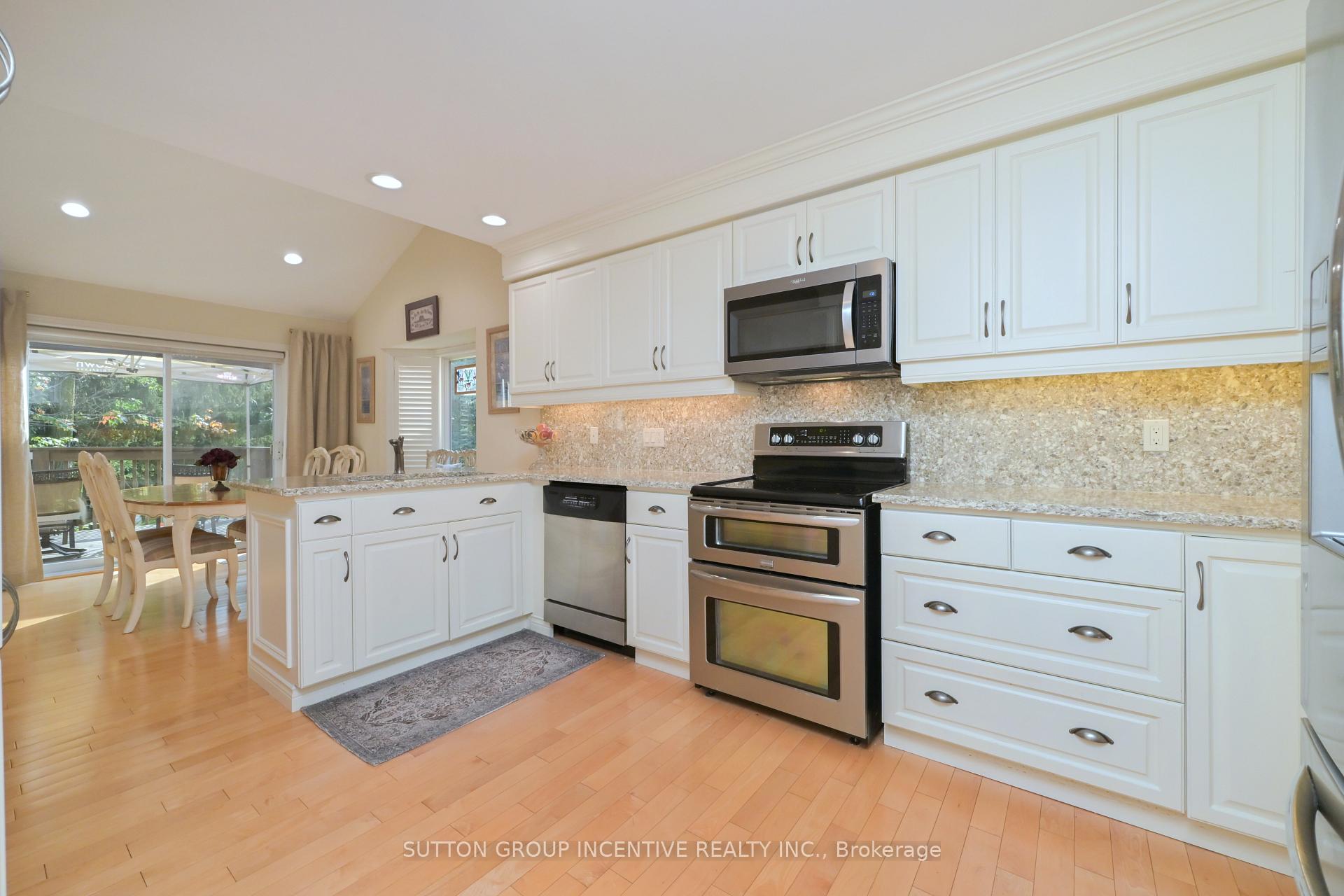 Photo 5 of 53 Sunset Boulevard, New Tecumseth, Alliston — HOMEH