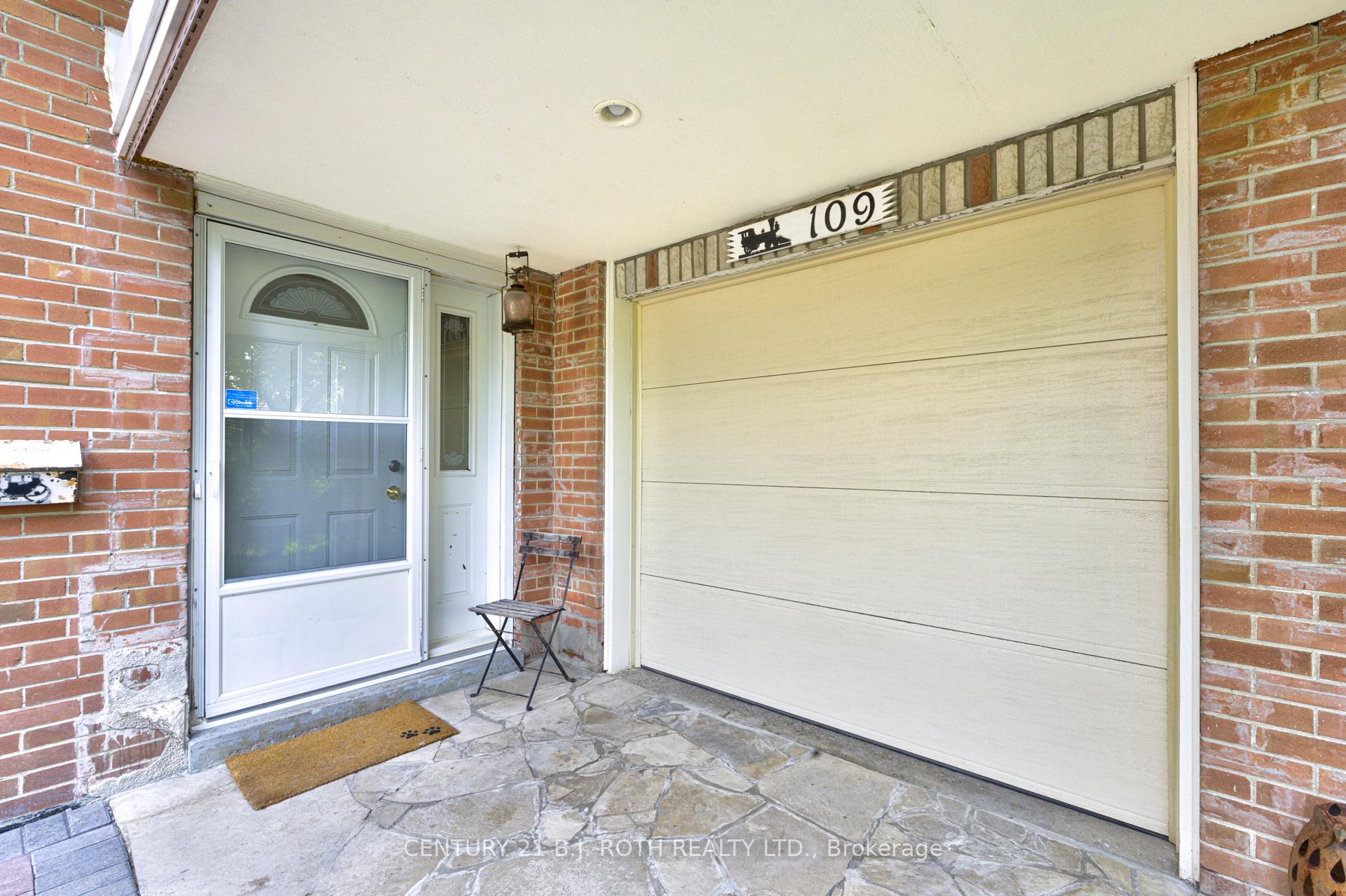 Photo 2 of 109 Wincott Drive, Etobicoke, Kingsview Village-The Westway — HOMEH