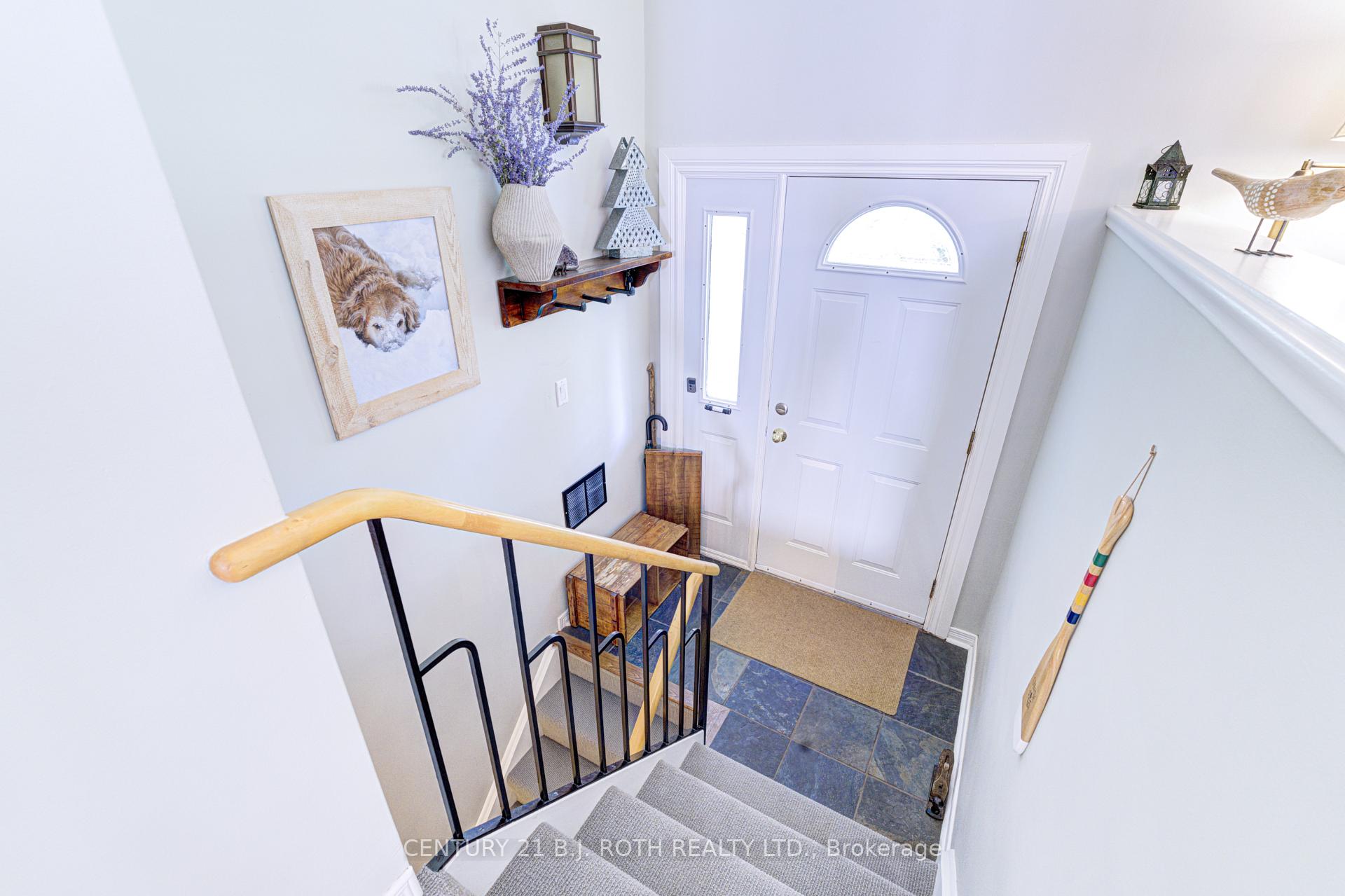 Photo 3 of 109 Wincott Drive, Etobicoke, Kingsview Village-The Westway — HOMEH
