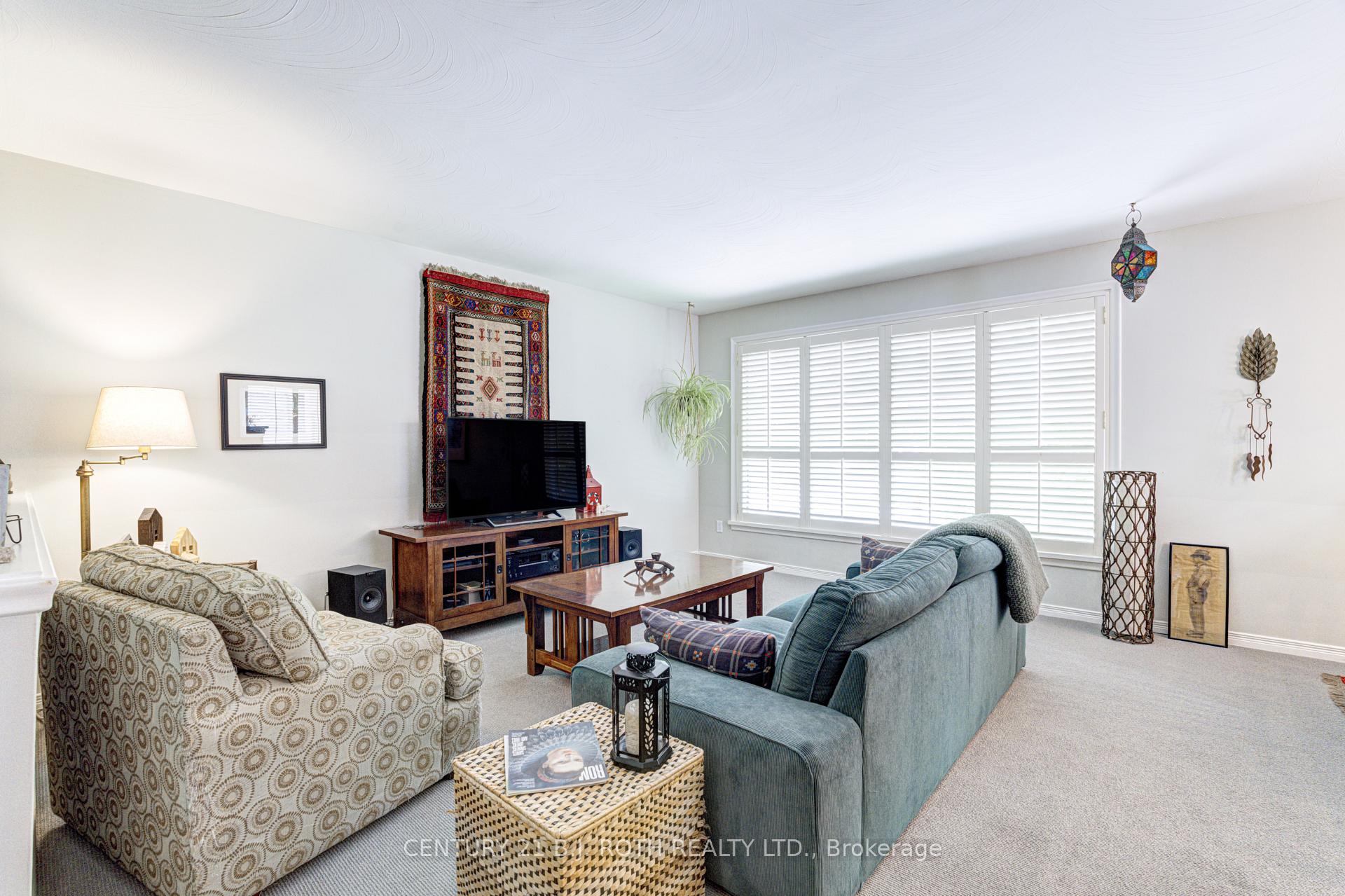 Photo 4 of 109 Wincott Drive, Etobicoke, Kingsview Village-The Westway — HOMEH
