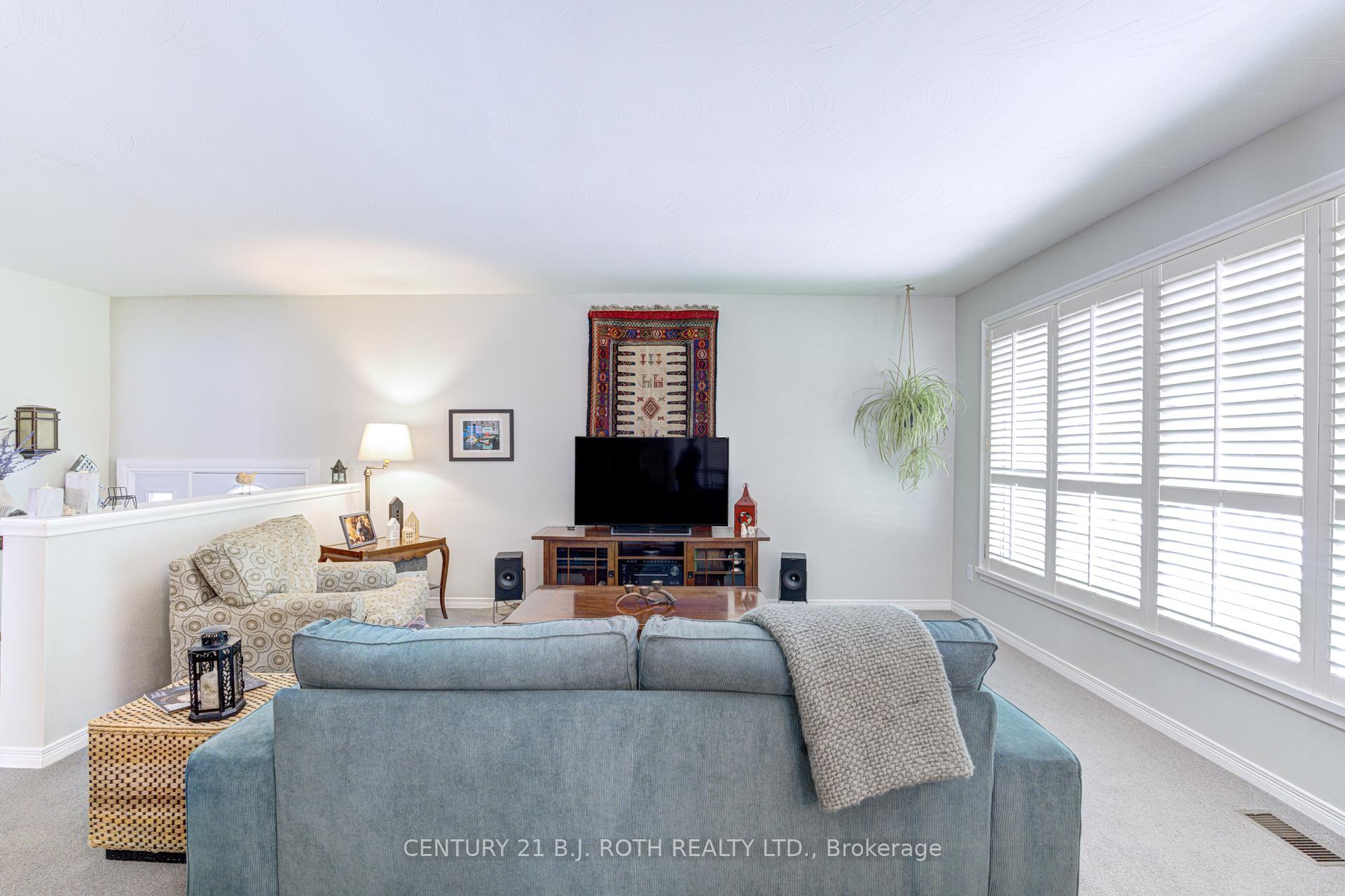 Photo 5 of 109 Wincott Drive, Etobicoke, Kingsview Village-The Westway — HOMEH