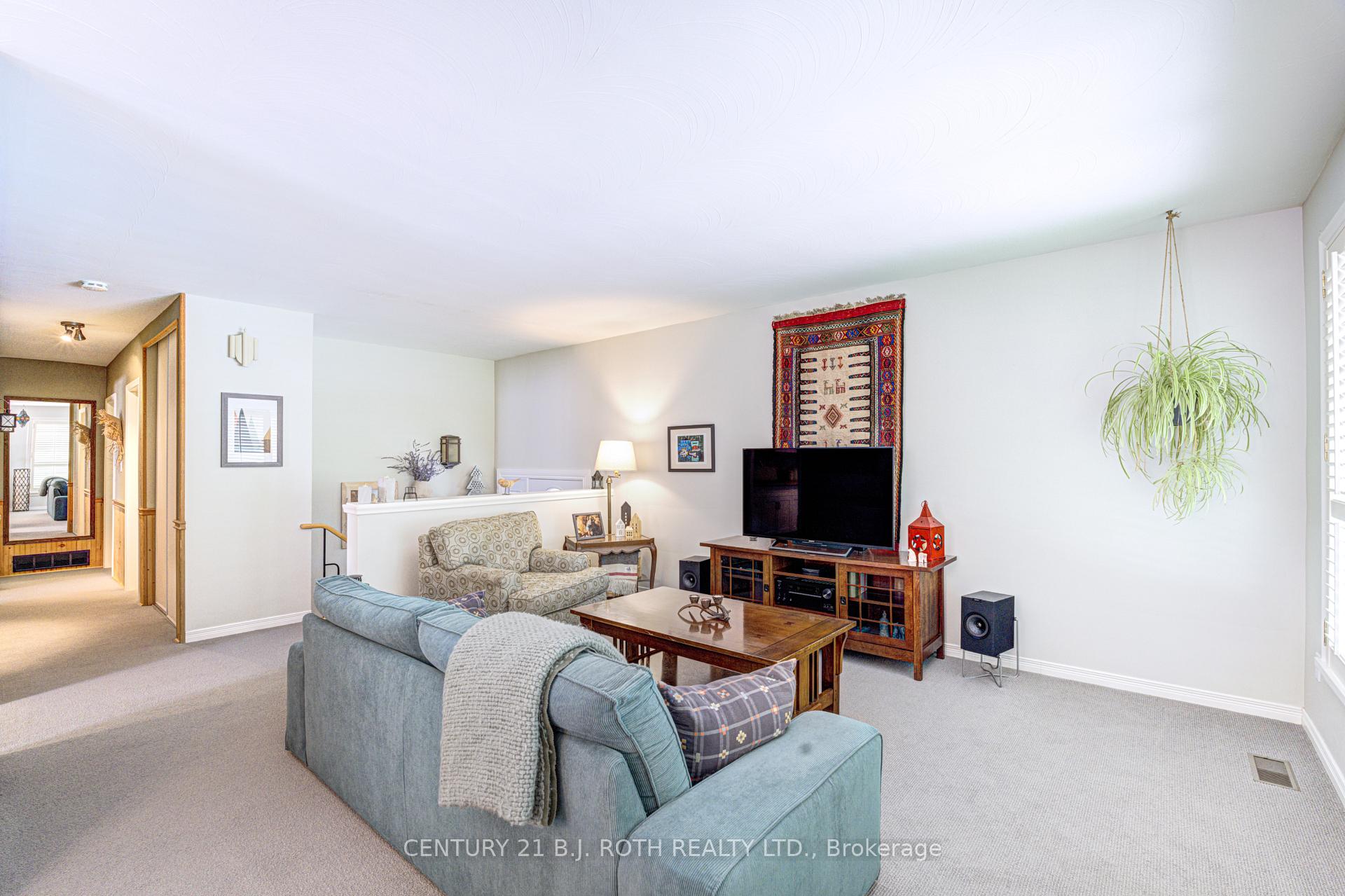 Photo 6 of 109 Wincott Drive, Etobicoke, Kingsview Village-The Westway — HOMEH