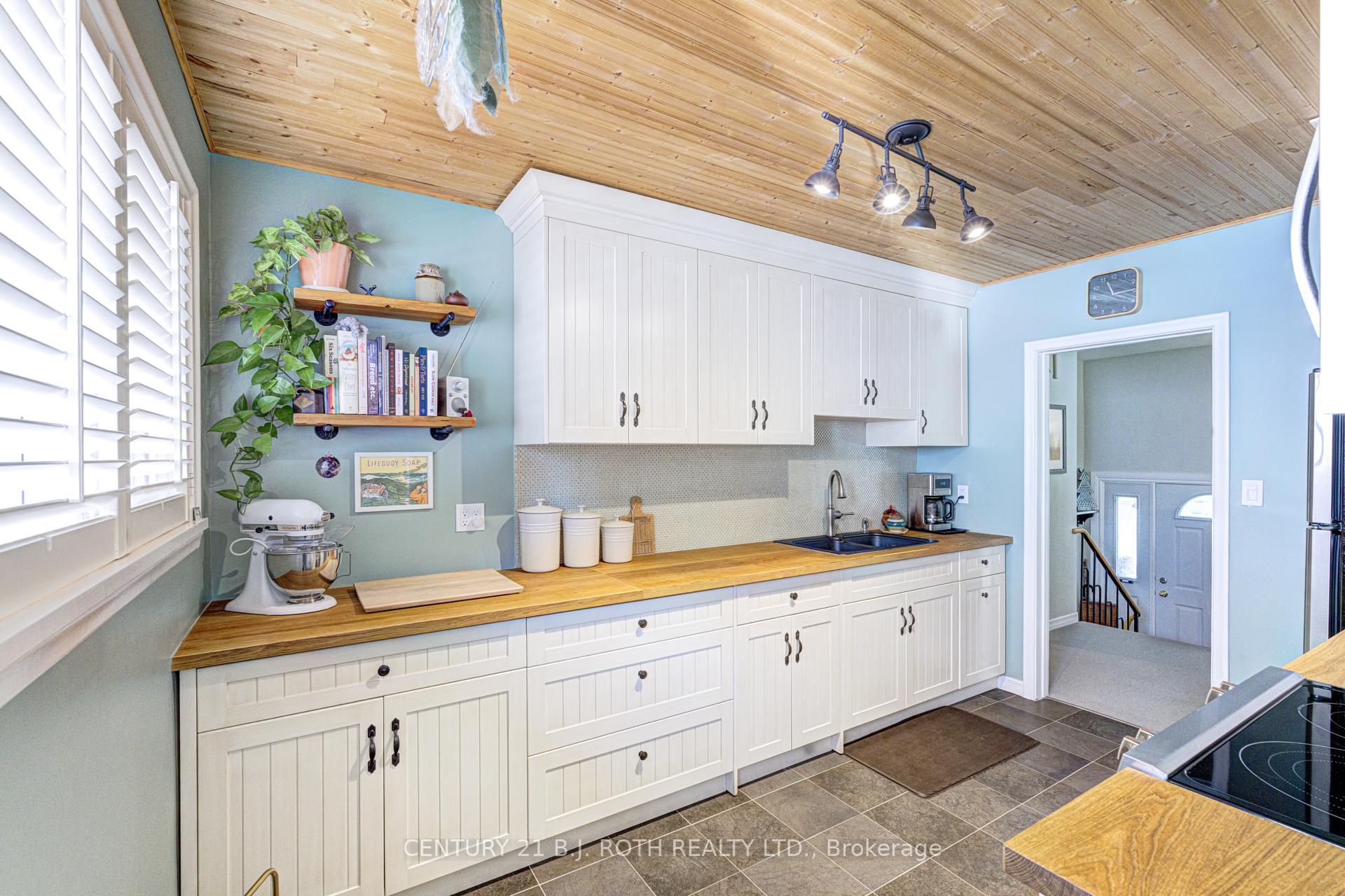 Photo 13 of 109 Wincott Drive, Etobicoke, Kingsview Village-The Westway — HOMEH