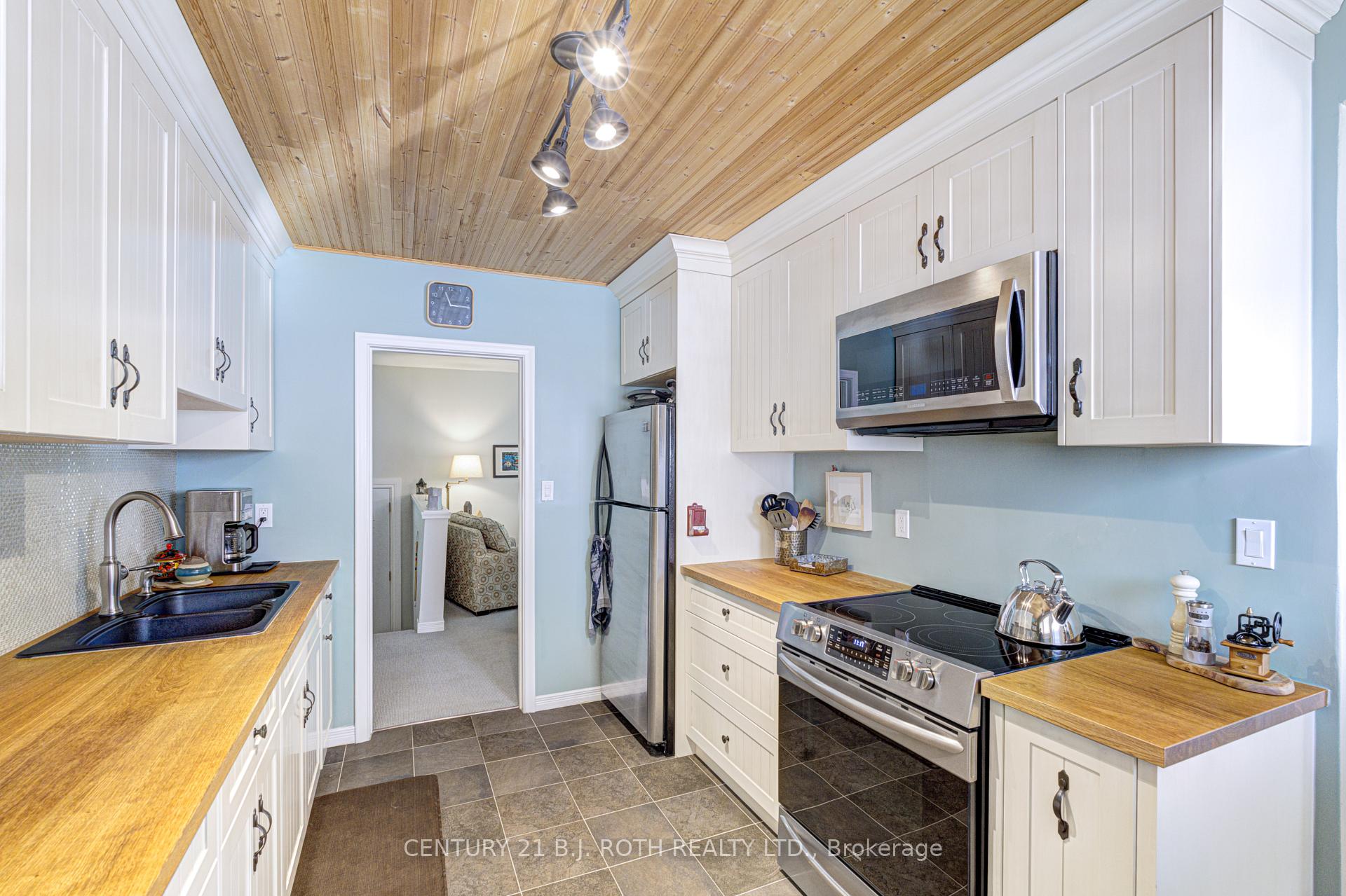 Photo 14 of 109 Wincott Drive, Etobicoke, Kingsview Village-The Westway — HOMEH