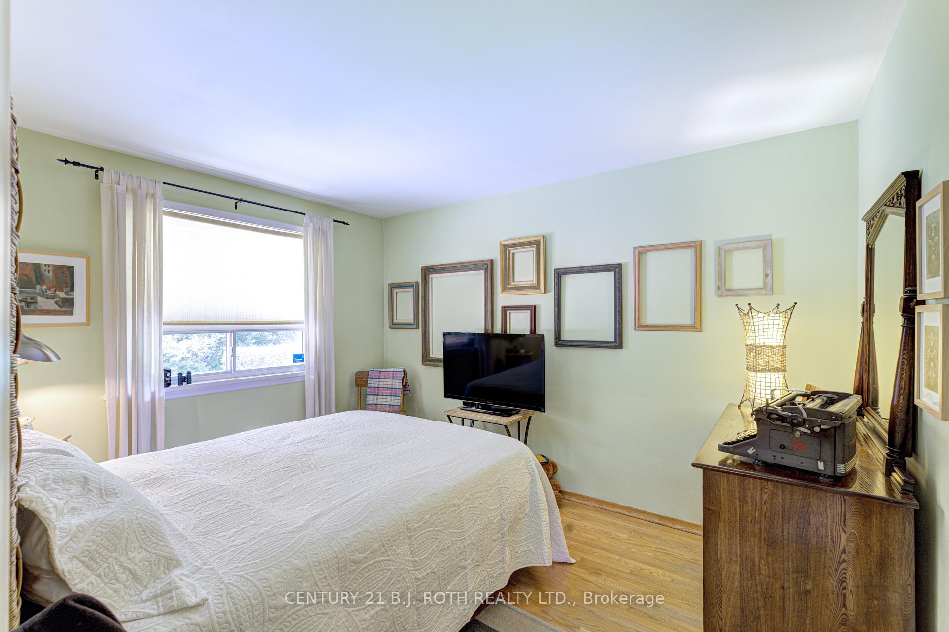 Photo 19 of 109 Wincott Drive, Etobicoke, Kingsview Village-The Westway — HOMEH