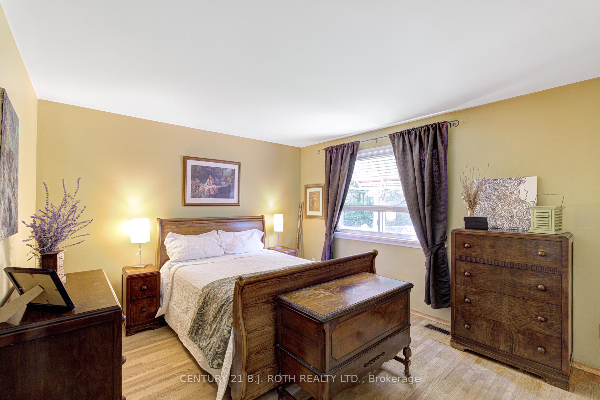 Photo 21 of 109 Wincott Drive, Etobicoke, Kingsview Village-The Westway — HOMEH